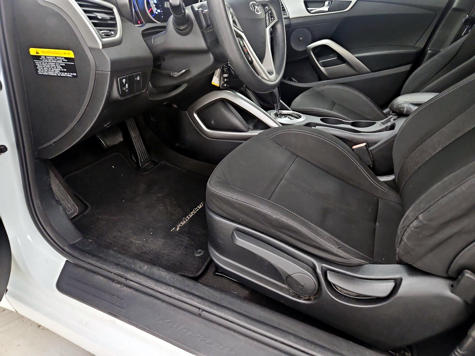 Thumbnail: 2016 Hyundai Veloster - 11