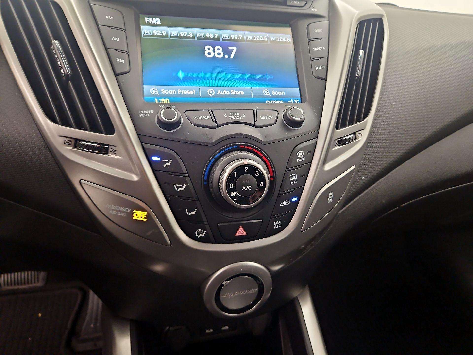 Thumbnail: 2016 Hyundai Veloster - 16