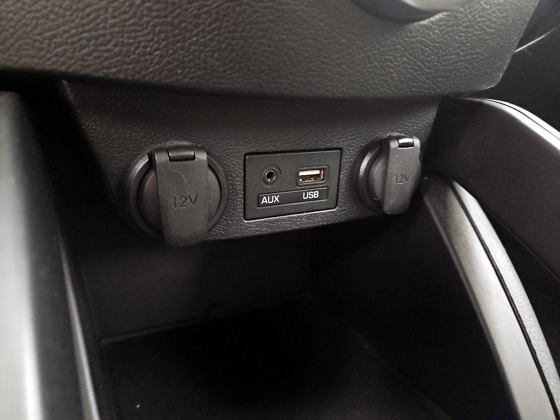 Thumbnail: 2016 Hyundai Veloster - 18