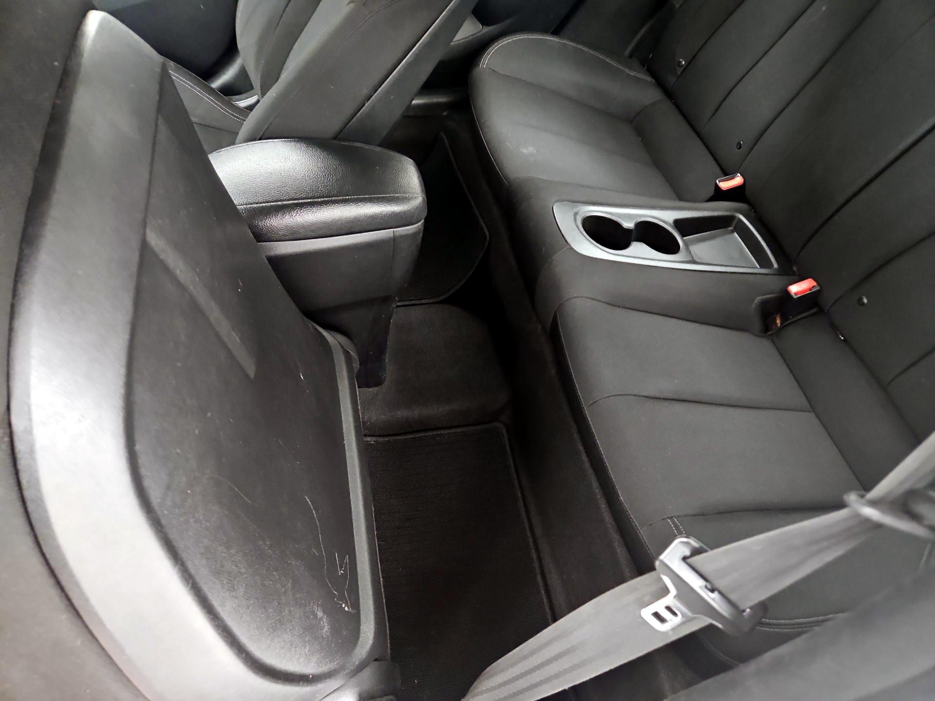 Thumbnail: 2016 Hyundai Veloster - 19