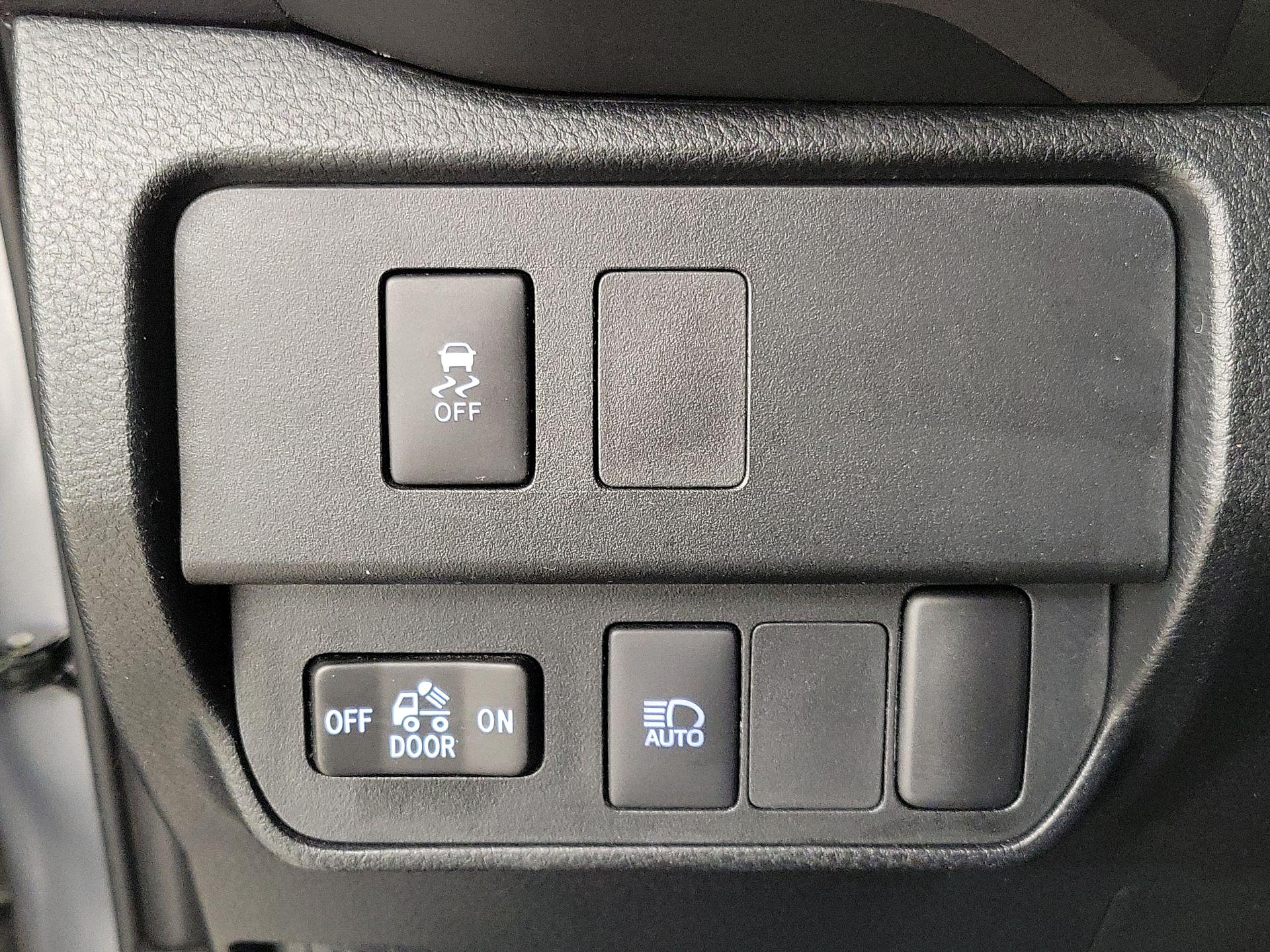 Thumbnail: 2020 Toyota Tacoma - 13