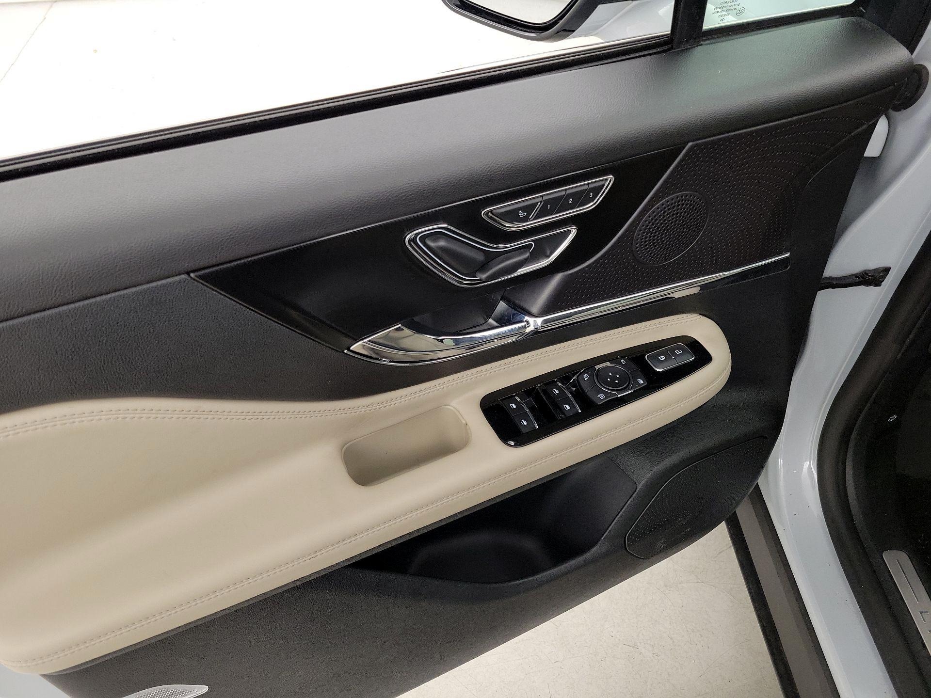 Thumbnail: 2025 Lincoln Corsair - 12