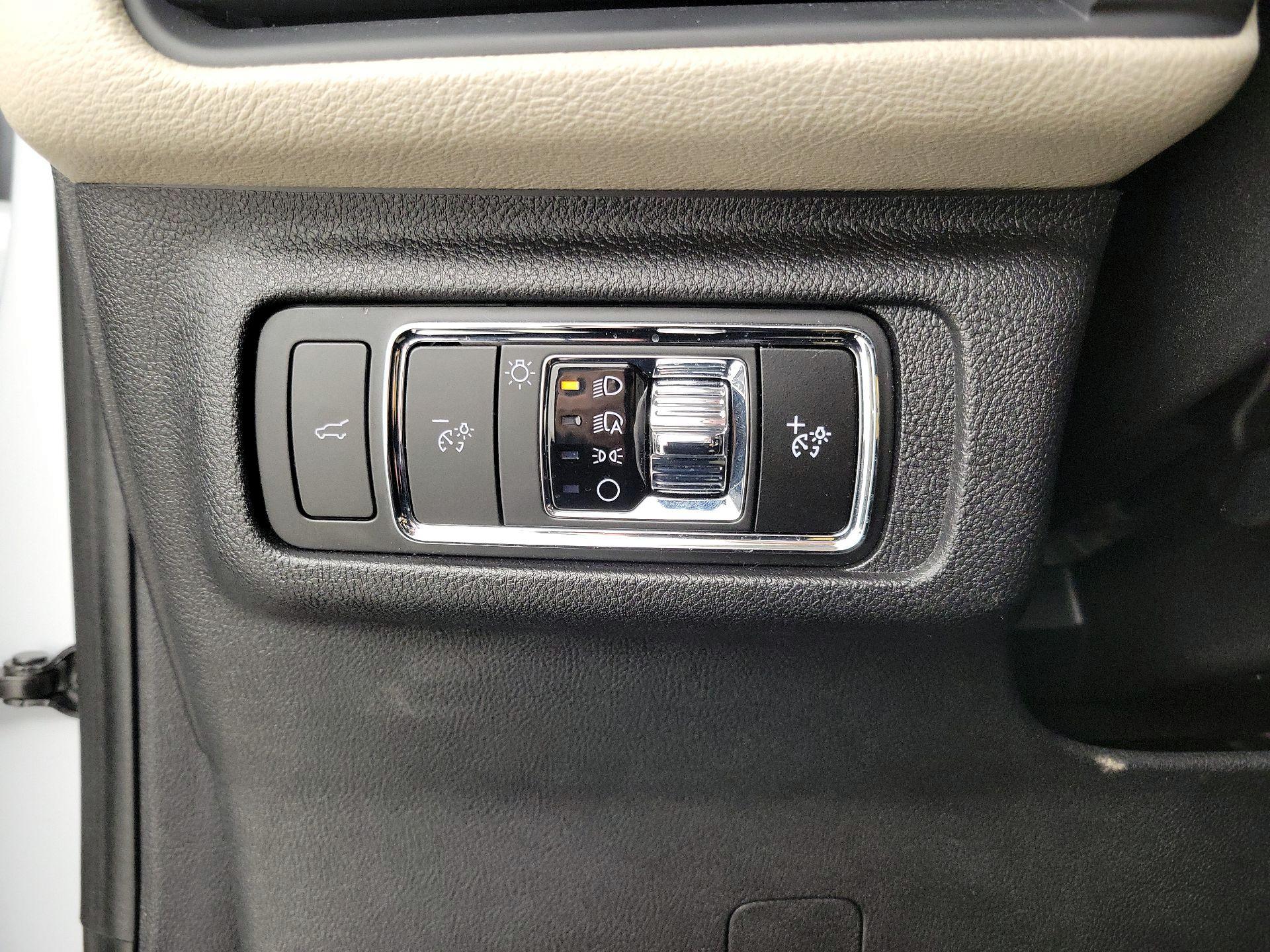 Thumbnail: 2025 Lincoln Corsair - 13