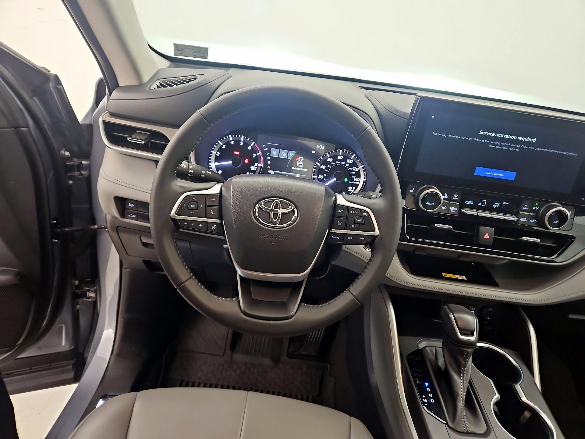 Thumbnail: 2023 Toyota Highlander - 10