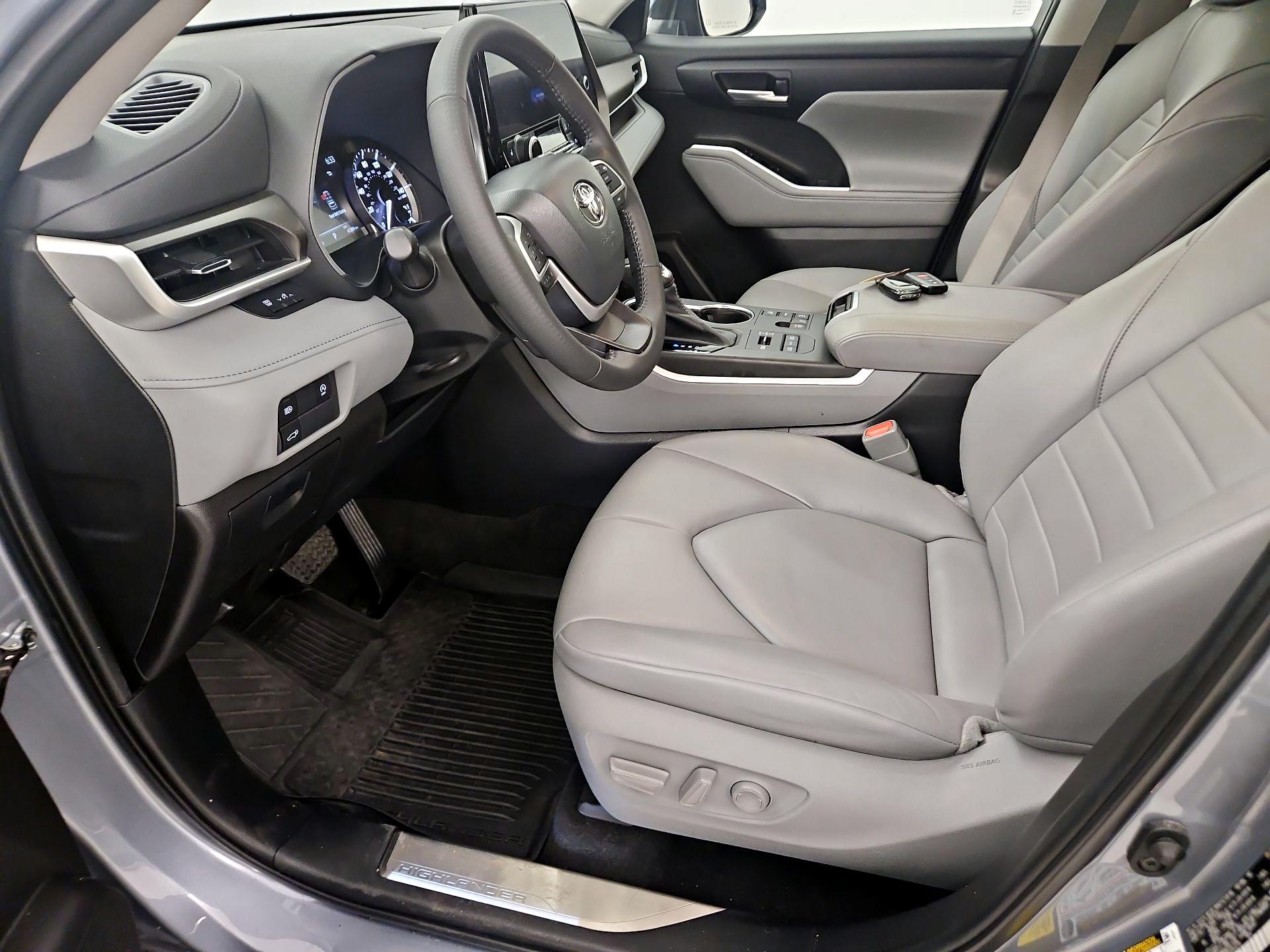 Thumbnail: 2023 Toyota Highlander - 11