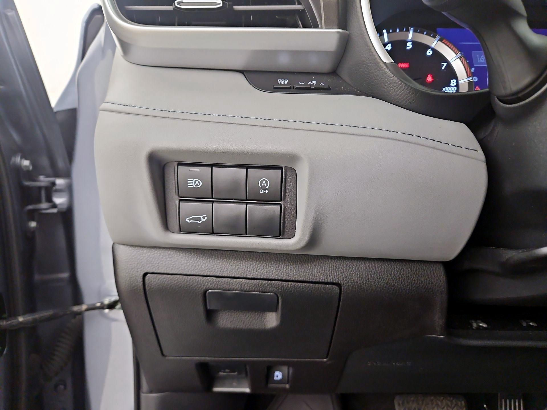 Thumbnail: 2023 Toyota Highlander - 13