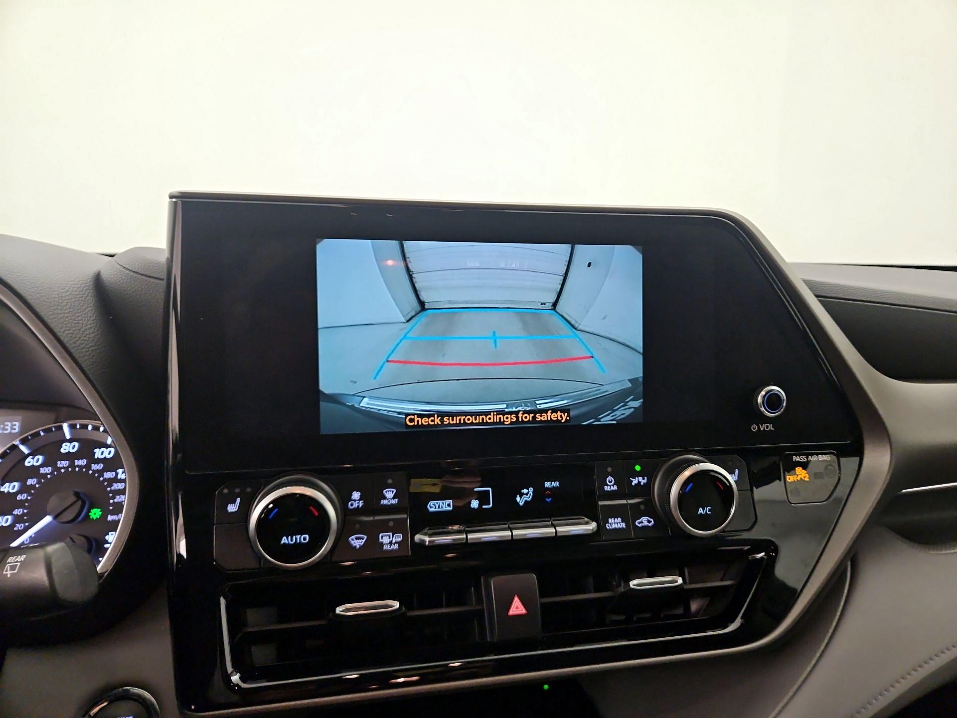 Thumbnail: 2023 Toyota Highlander - 14