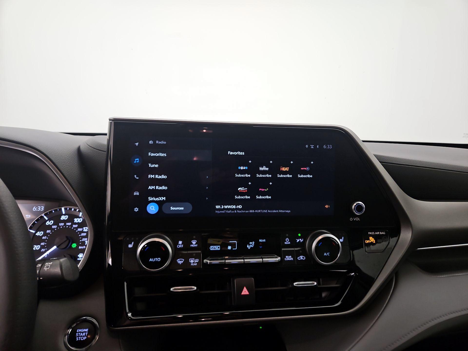 Thumbnail: 2023 Toyota Highlander - 15