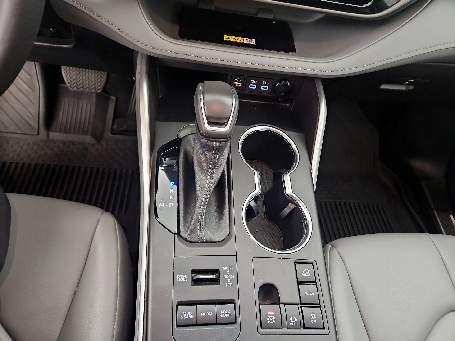 Thumbnail: 2023 Toyota Highlander - 17