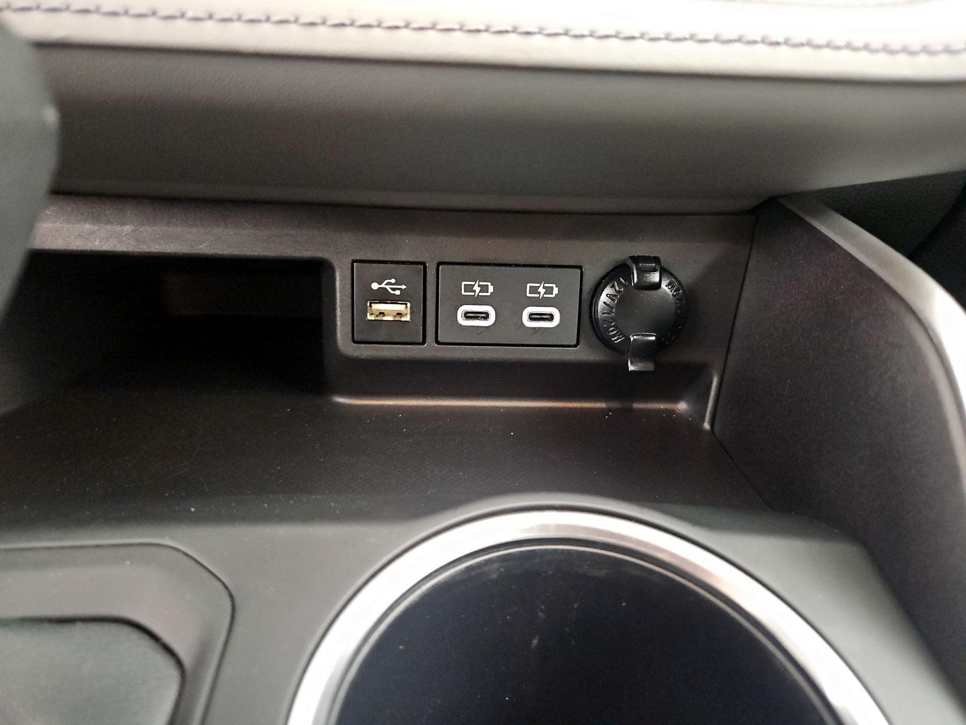 Thumbnail: 2023 Toyota Highlander - 18