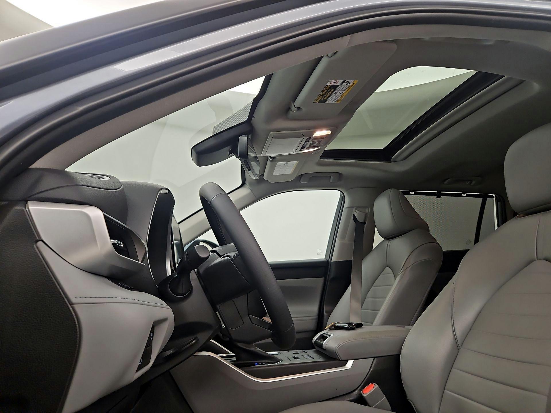 Thumbnail: 2023 Toyota Highlander - 19