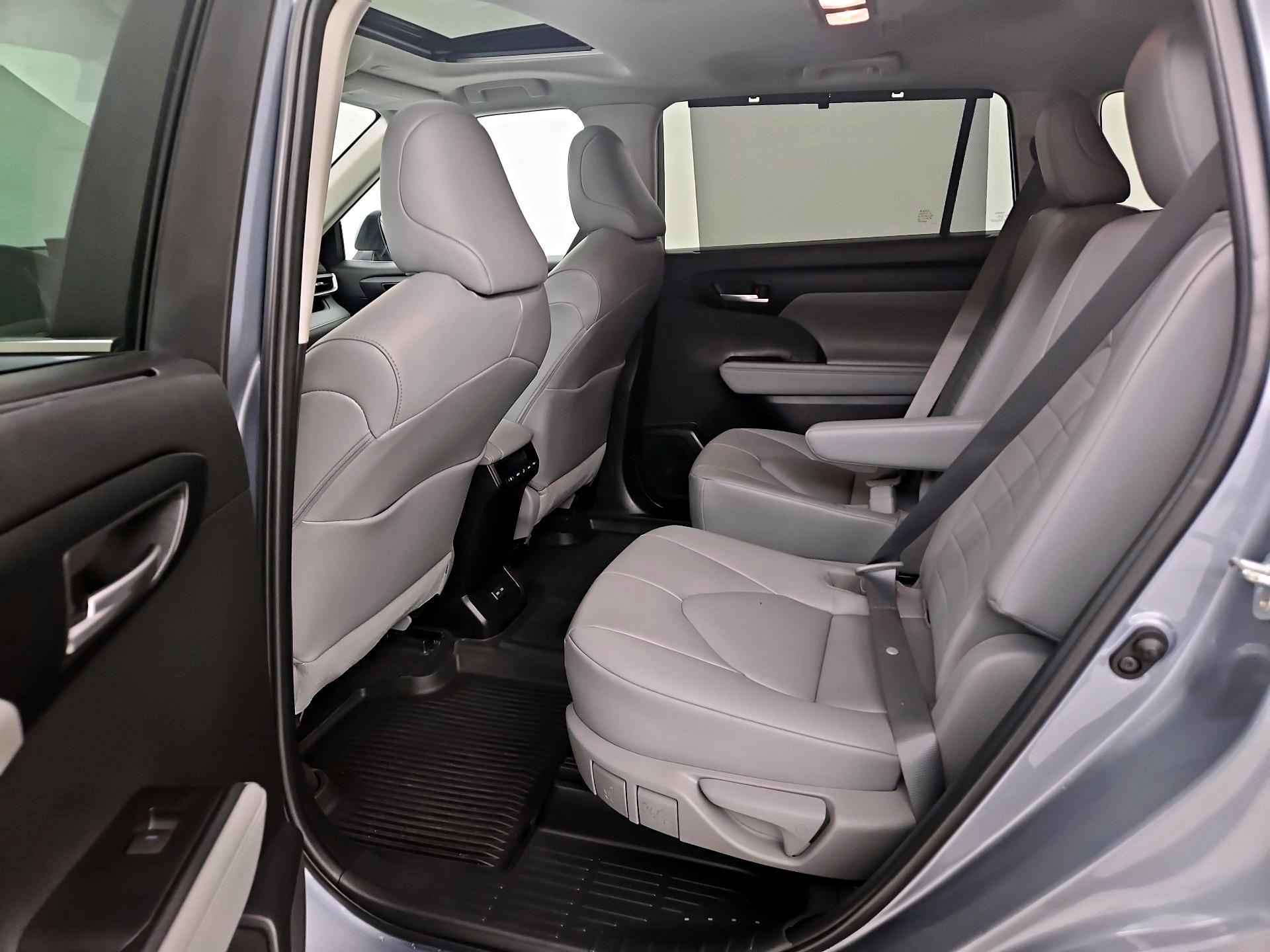 Thumbnail: 2023 Toyota Highlander - 20