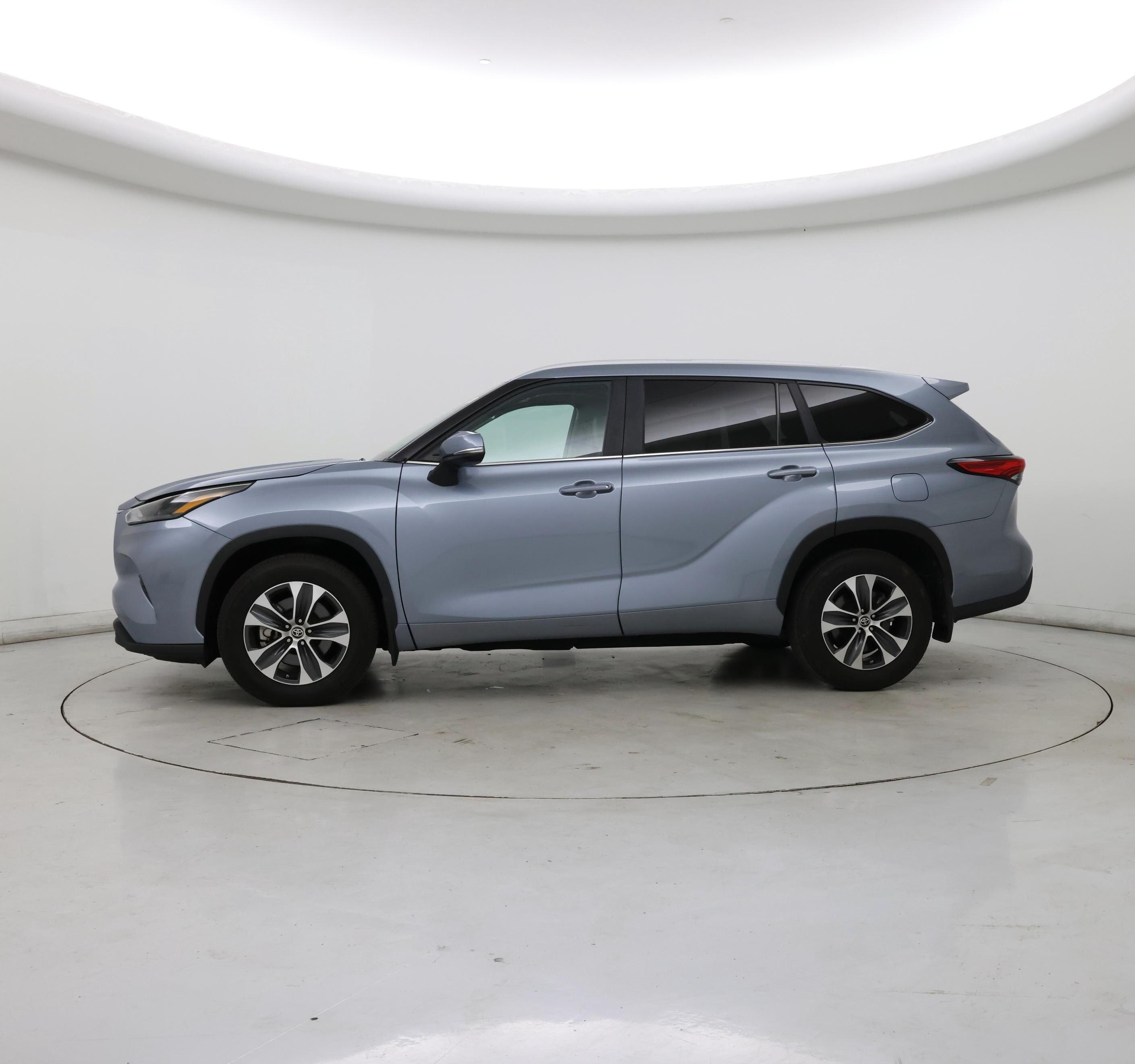 Thumbnail: 2023 Toyota Highlander - 3
