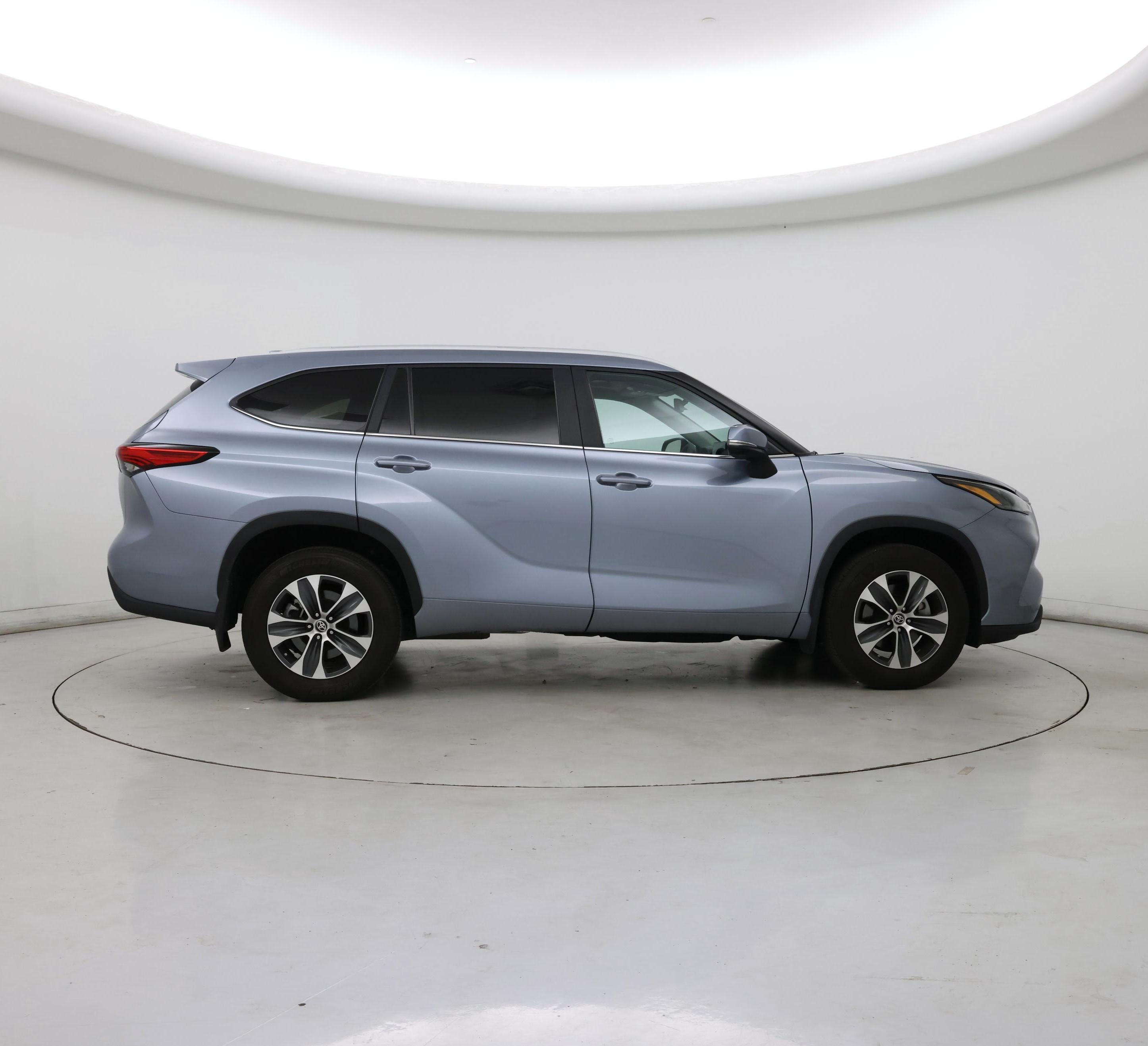 Thumbnail: 2023 Toyota Highlander - 7