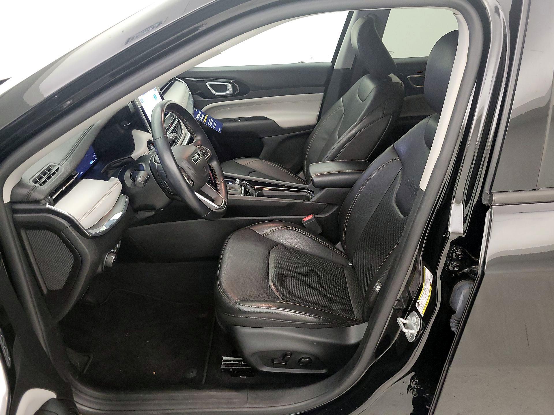 Thumbnail: 2022 Jeep Compass - 11