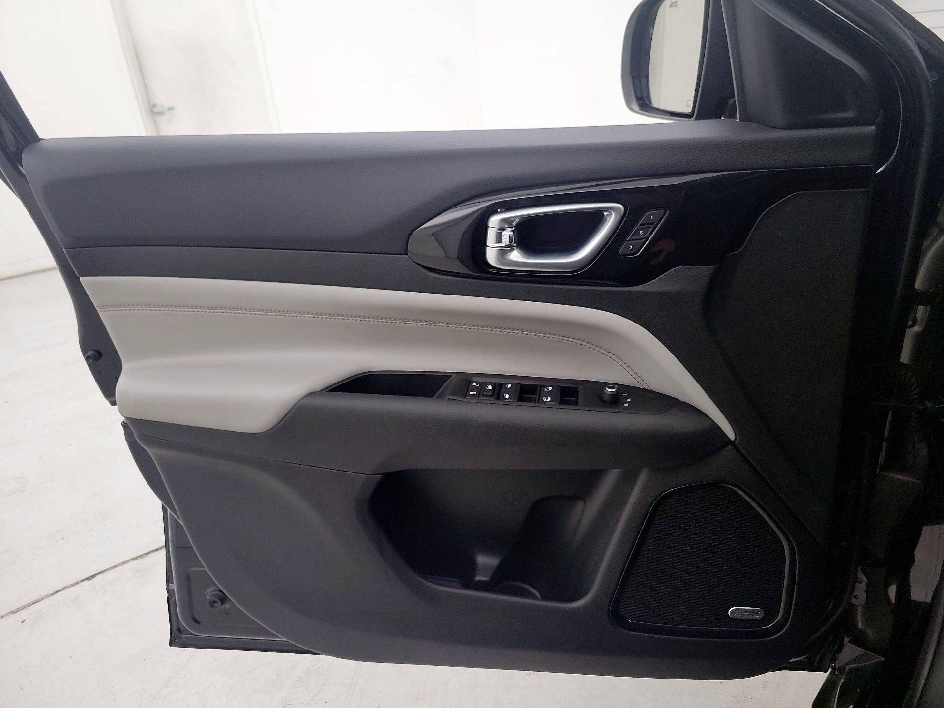 Thumbnail: 2022 Jeep Compass - 12