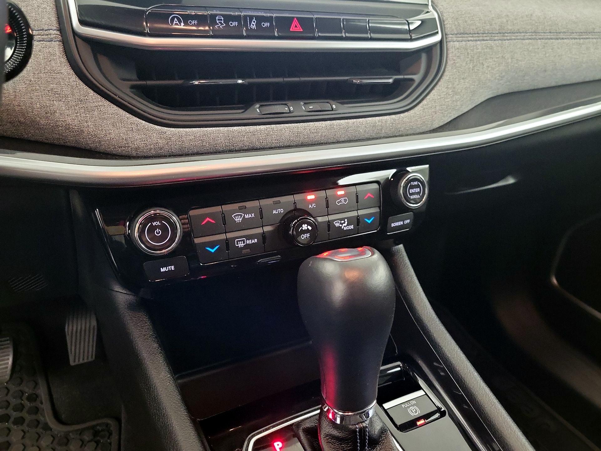 Thumbnail: 2022 Jeep Compass - 14