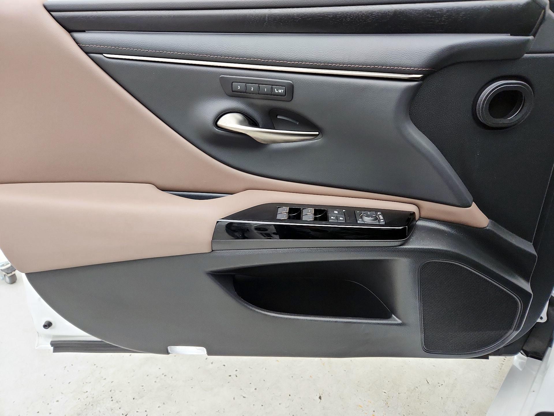 Thumbnail: 2023 Lexus ES - 12