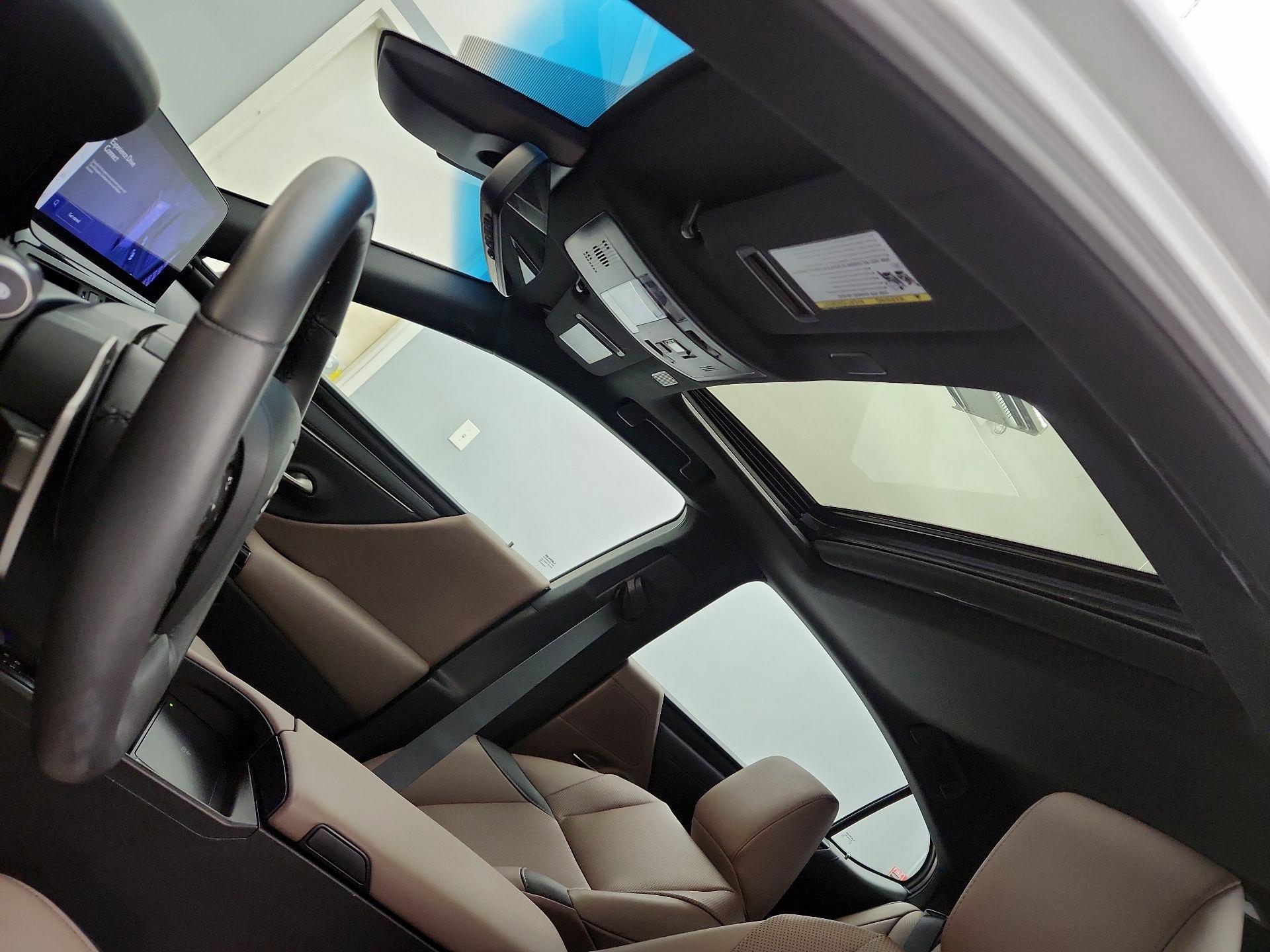 Thumbnail: 2023 Lexus ES - 20