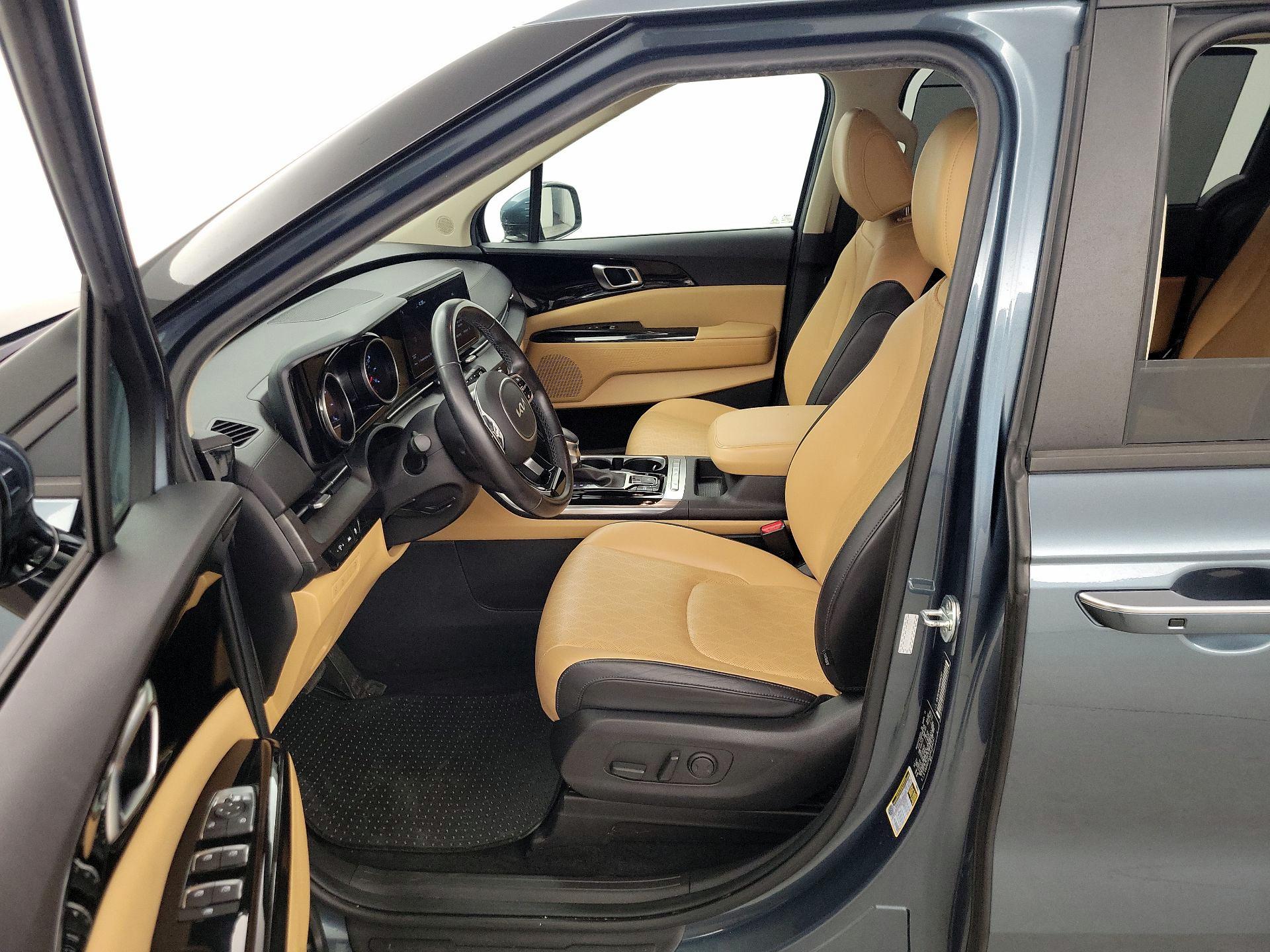 Thumbnail: 2022 Kia Carnival - 11