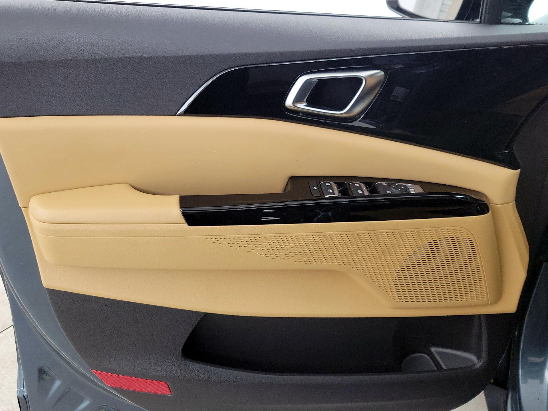 Thumbnail: 2022 Kia Carnival - 12