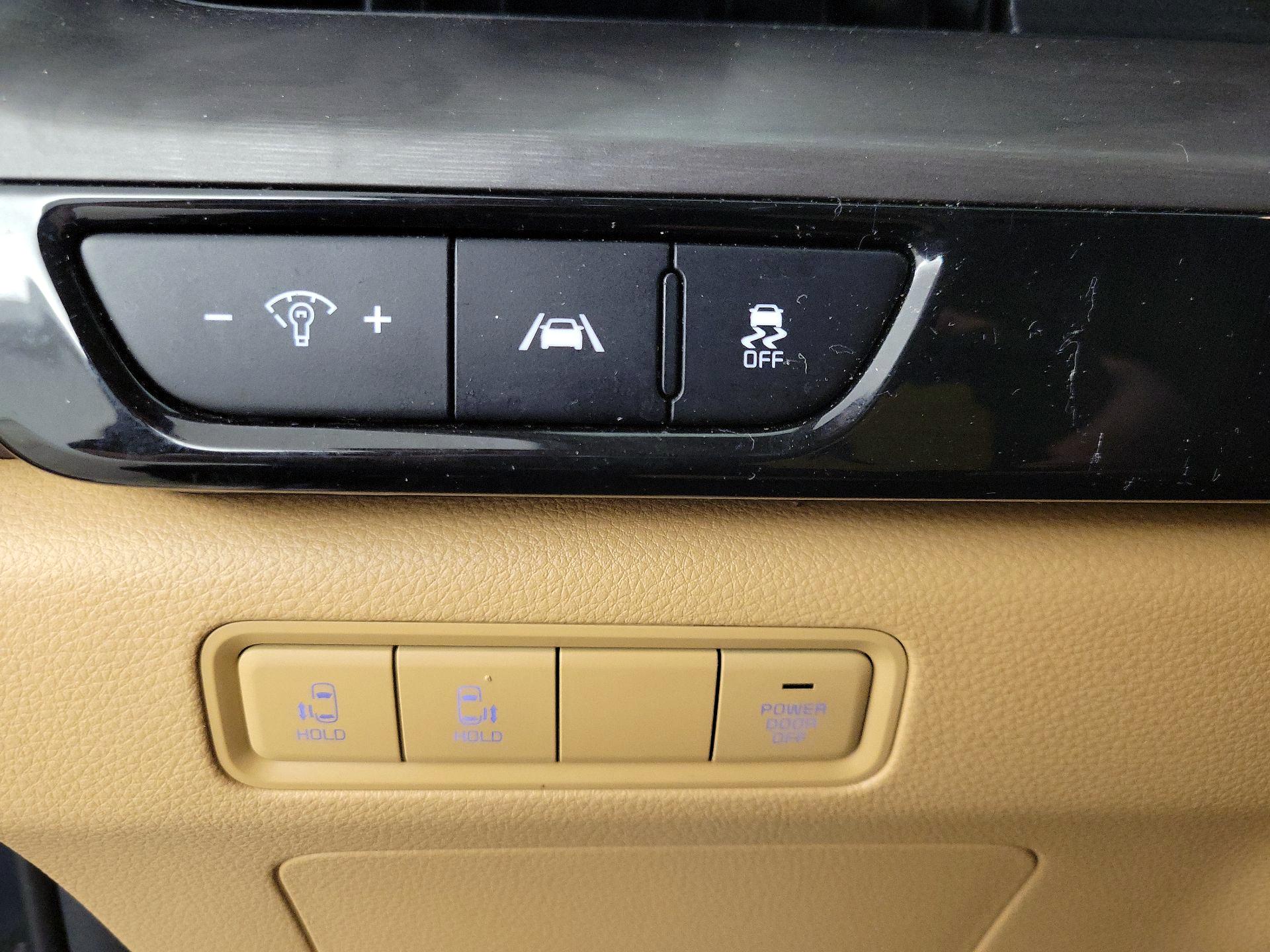 Thumbnail: 2022 Kia Carnival - 13