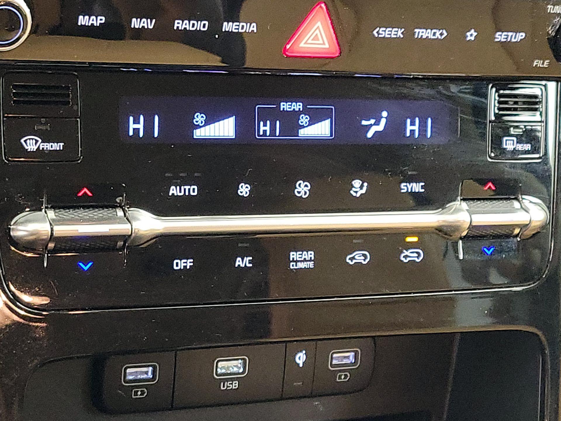 Thumbnail: 2022 Kia Carnival - 17