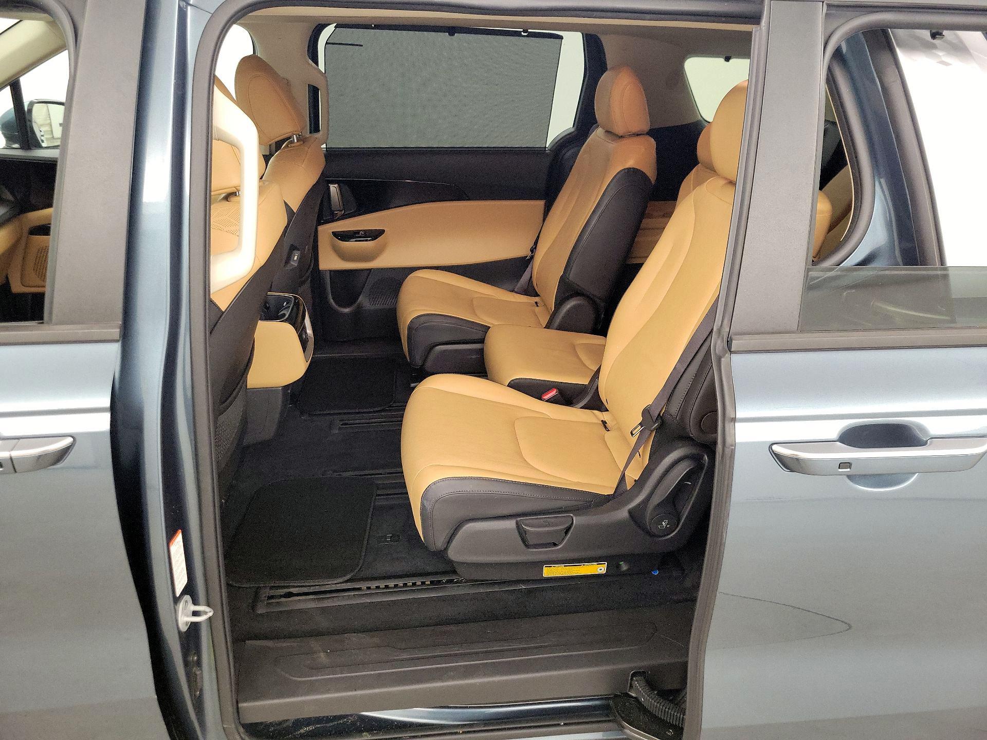 Thumbnail: 2022 Kia Carnival - 20