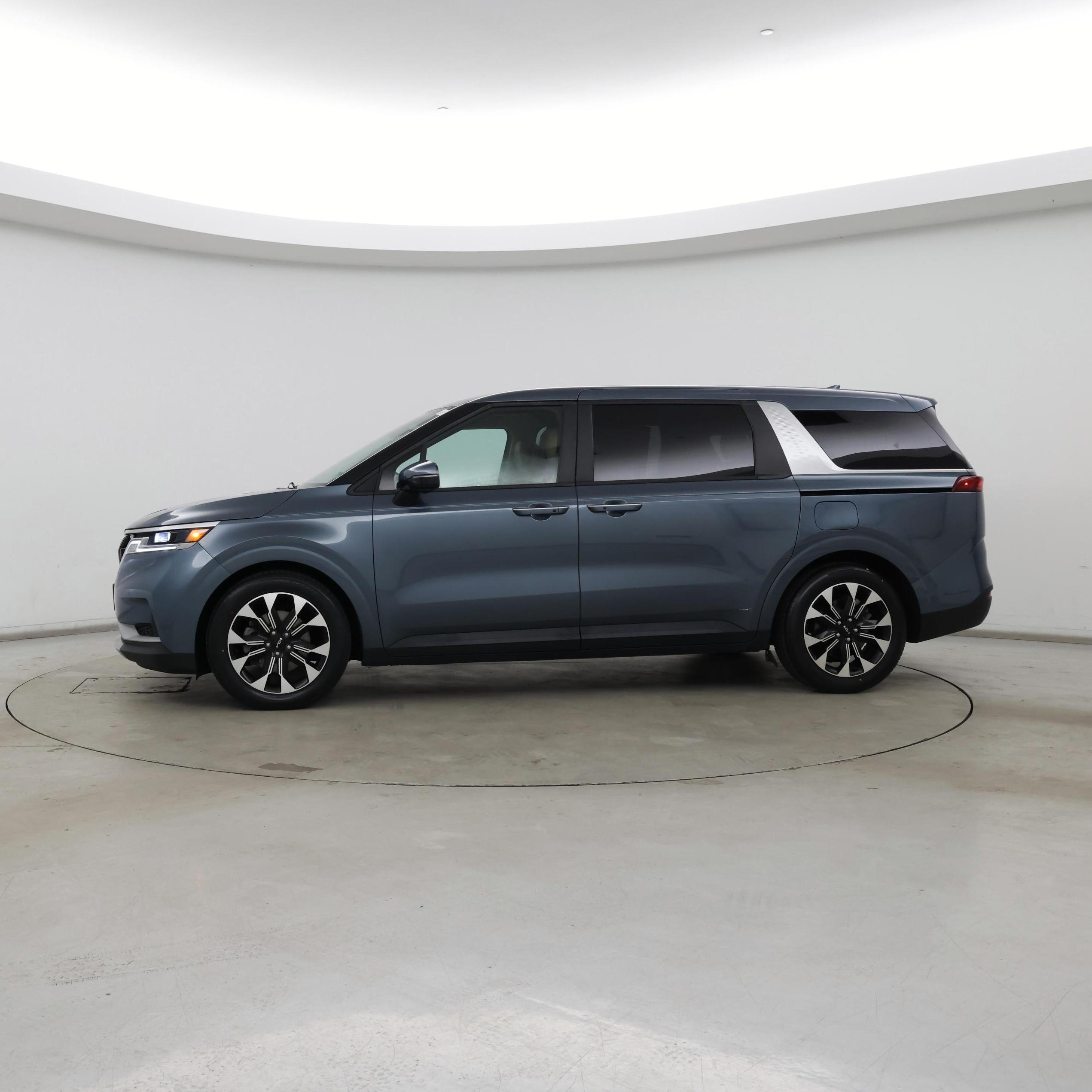 Thumbnail: 2022 Kia Carnival - 3