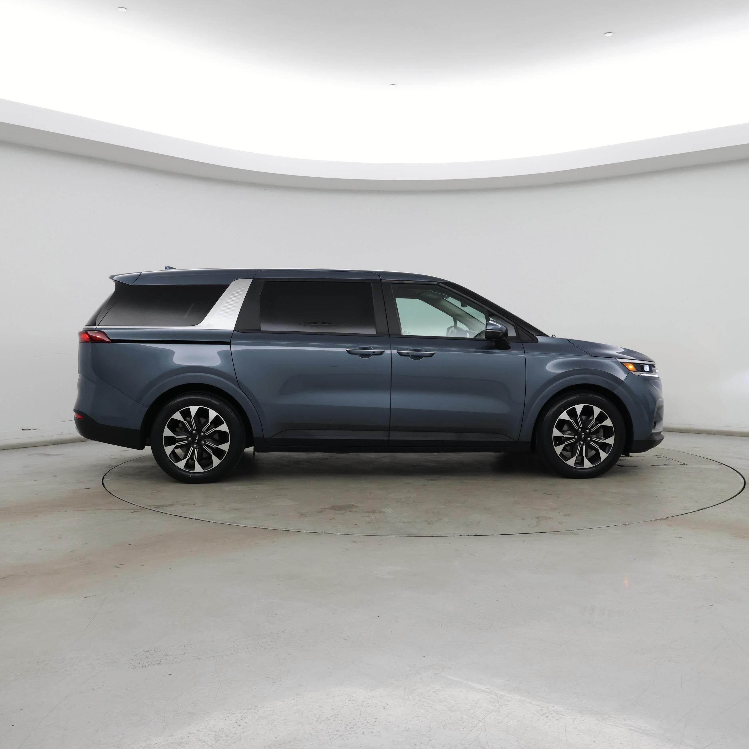 Thumbnail: 2022 Kia Carnival - 7