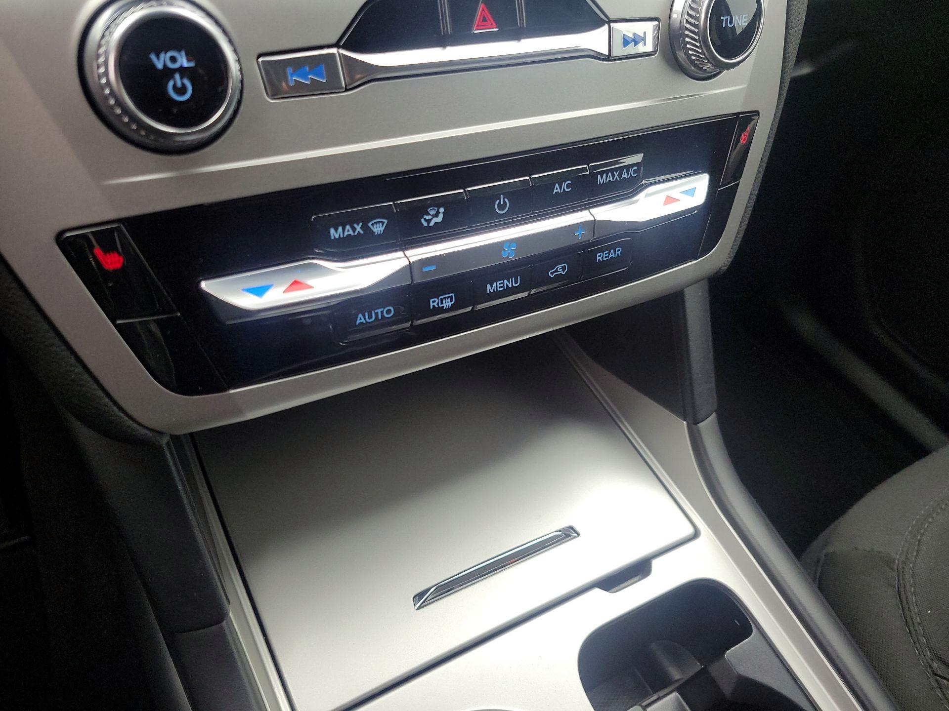 Thumbnail: 2022 Ford Explorer - 16