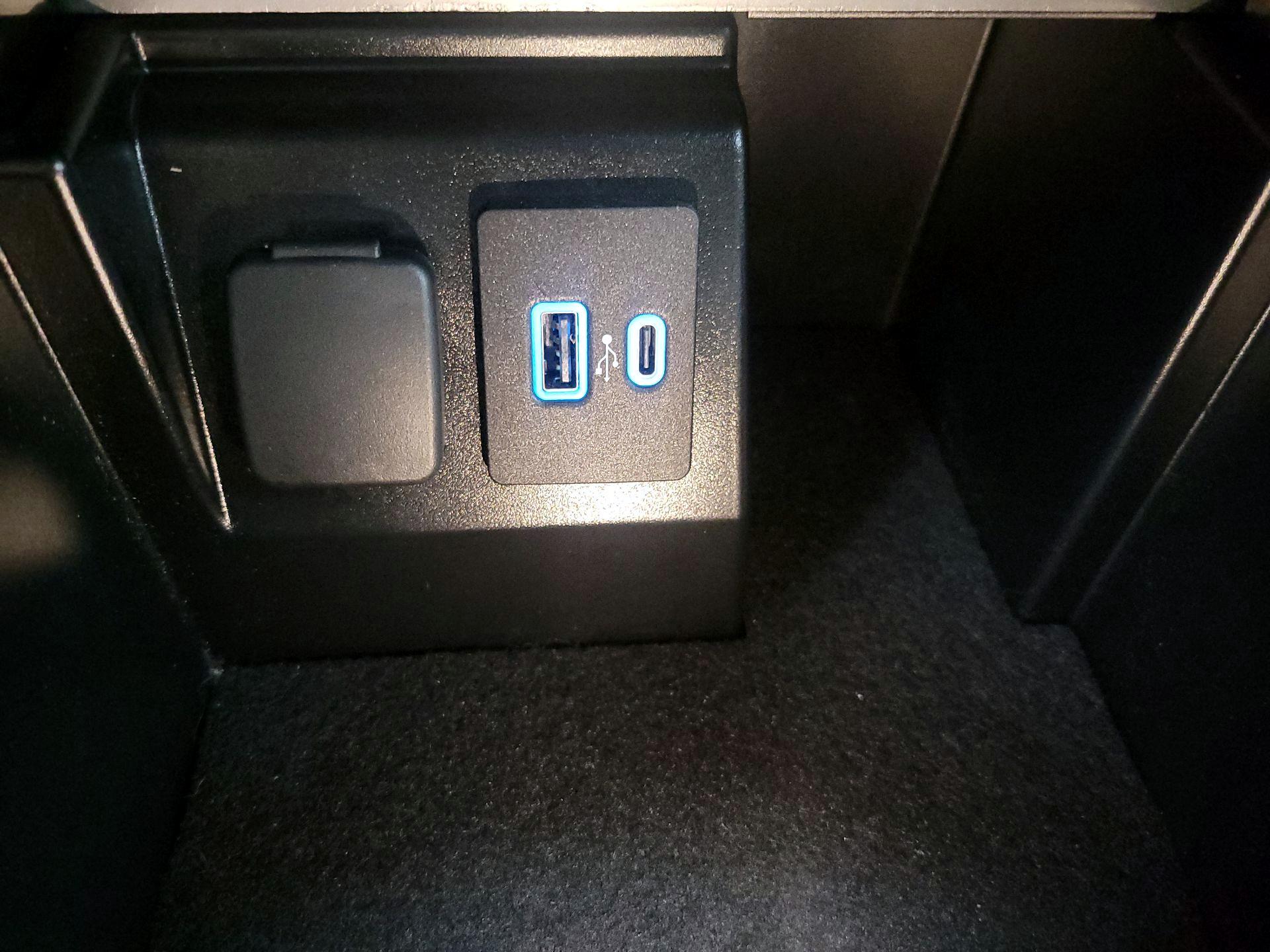 Thumbnail: 2022 Ford Explorer - 18