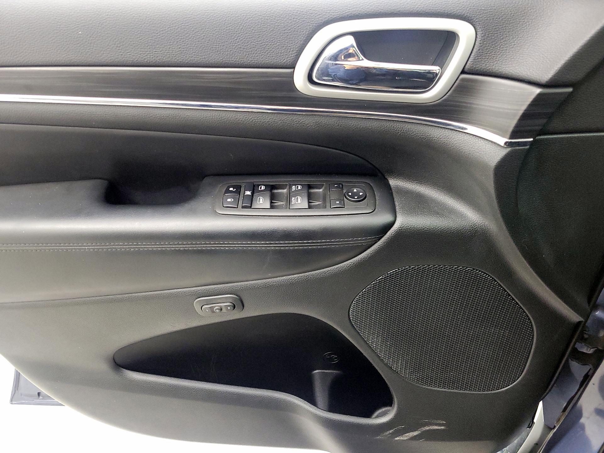 Thumbnail: 2021 Jeep Grand Cherokee - 12