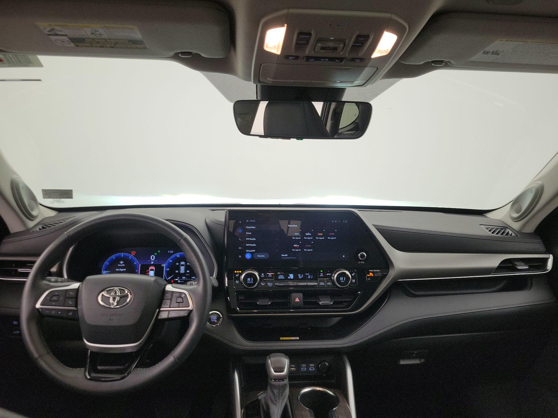 Thumbnail: 2023 Toyota Highlander - 9