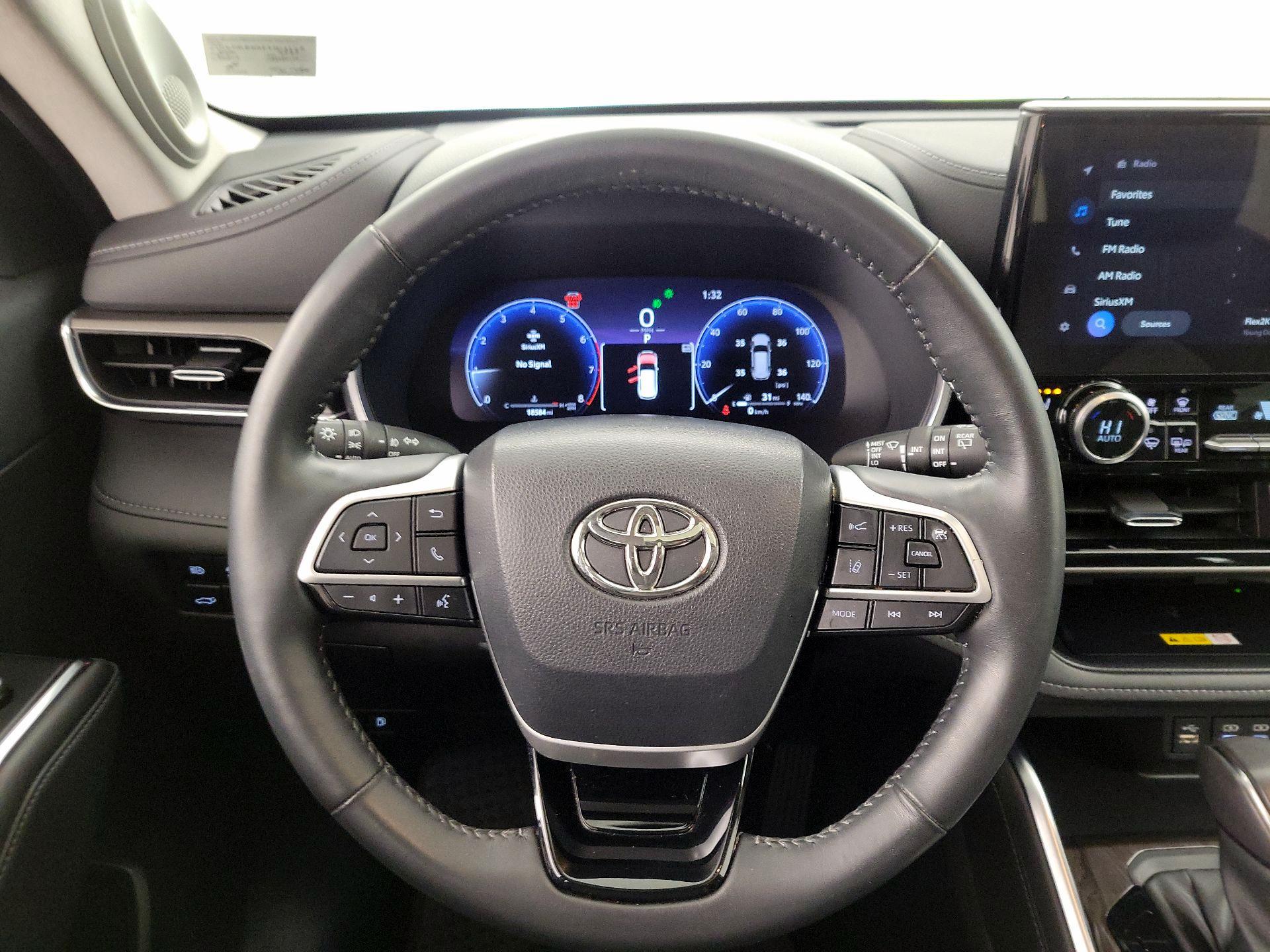 Thumbnail: 2023 Toyota Highlander - 10