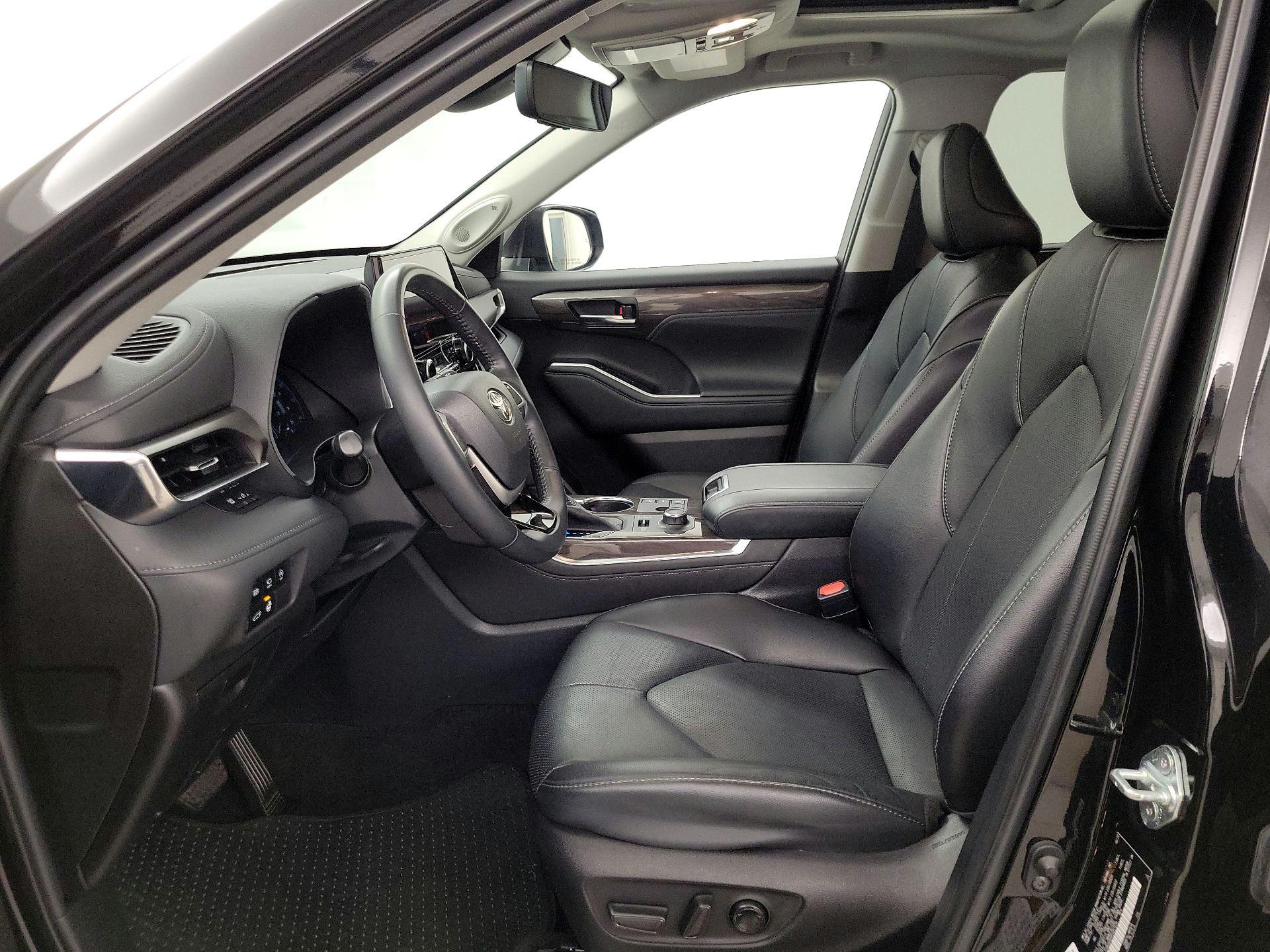 Thumbnail: 2023 Toyota Highlander - 11