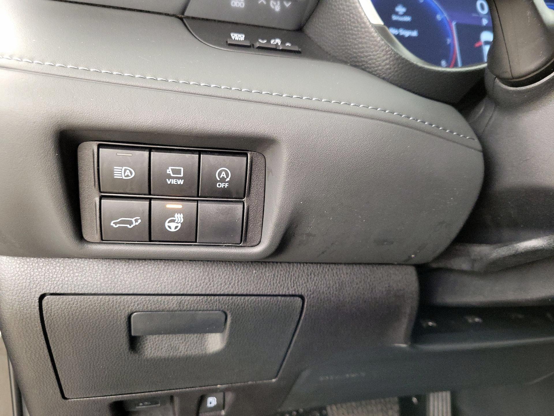 Thumbnail: 2023 Toyota Highlander - 13