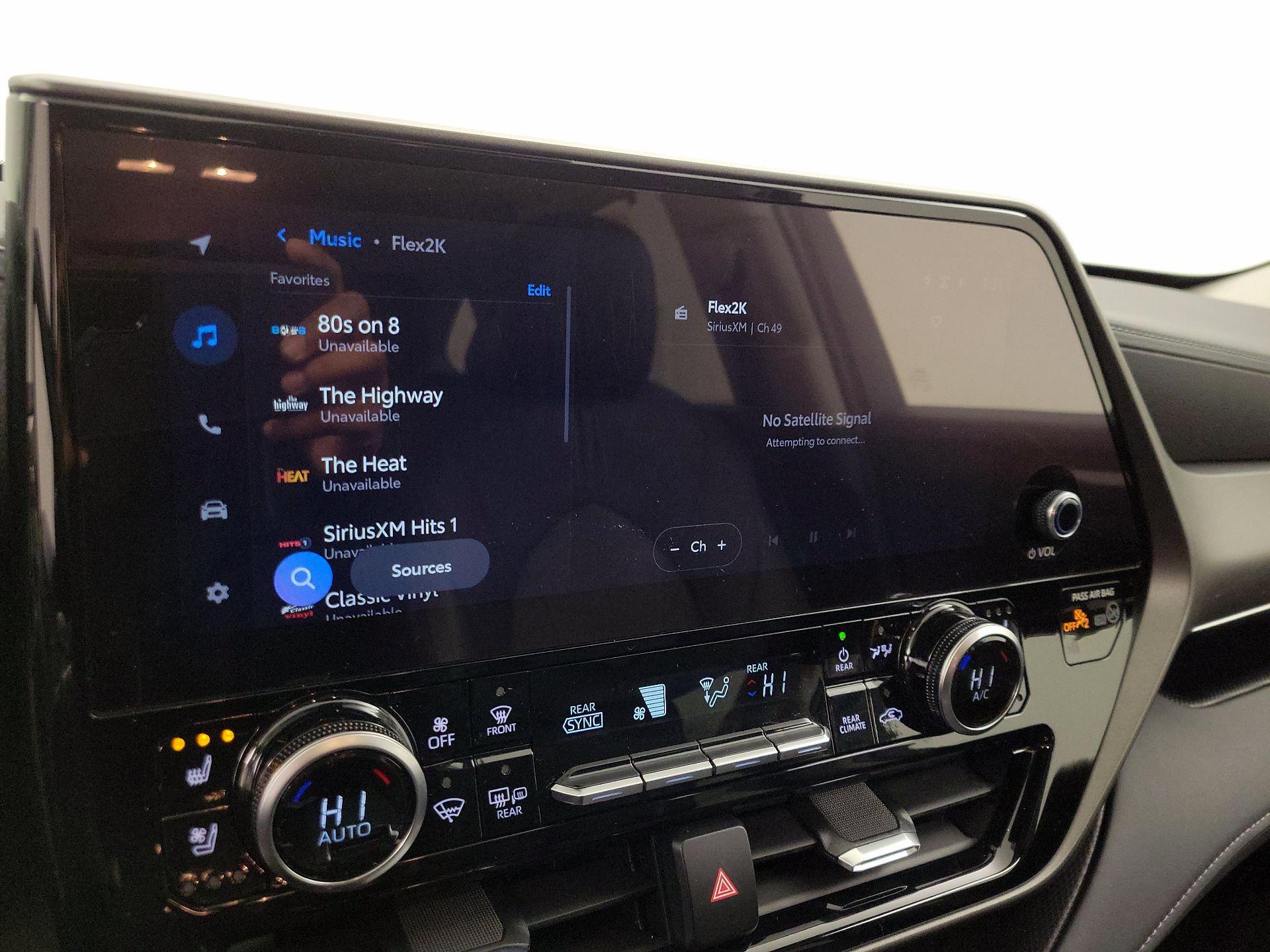 Thumbnail: 2023 Toyota Highlander - 16