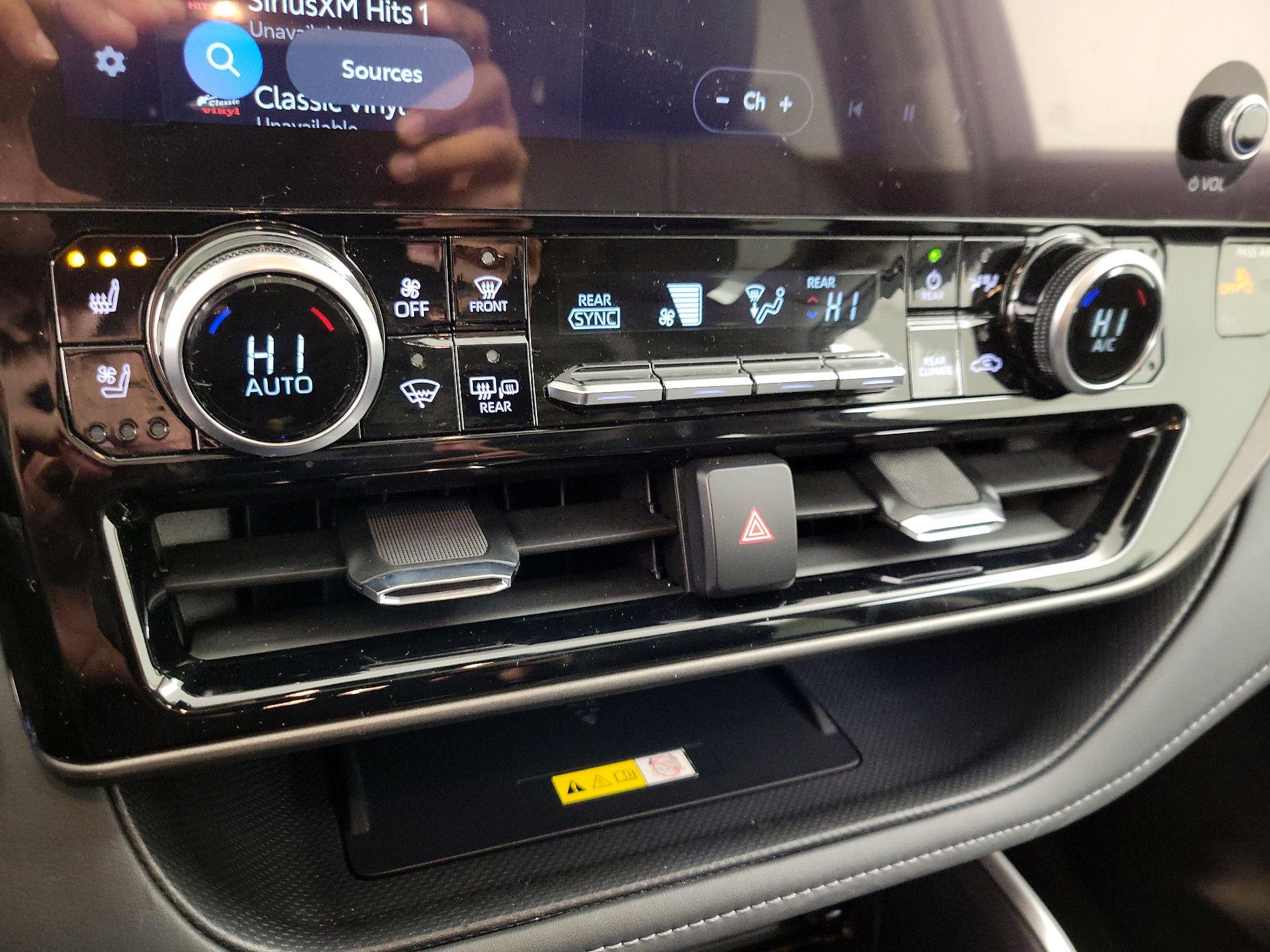 Thumbnail: 2023 Toyota Highlander - 17