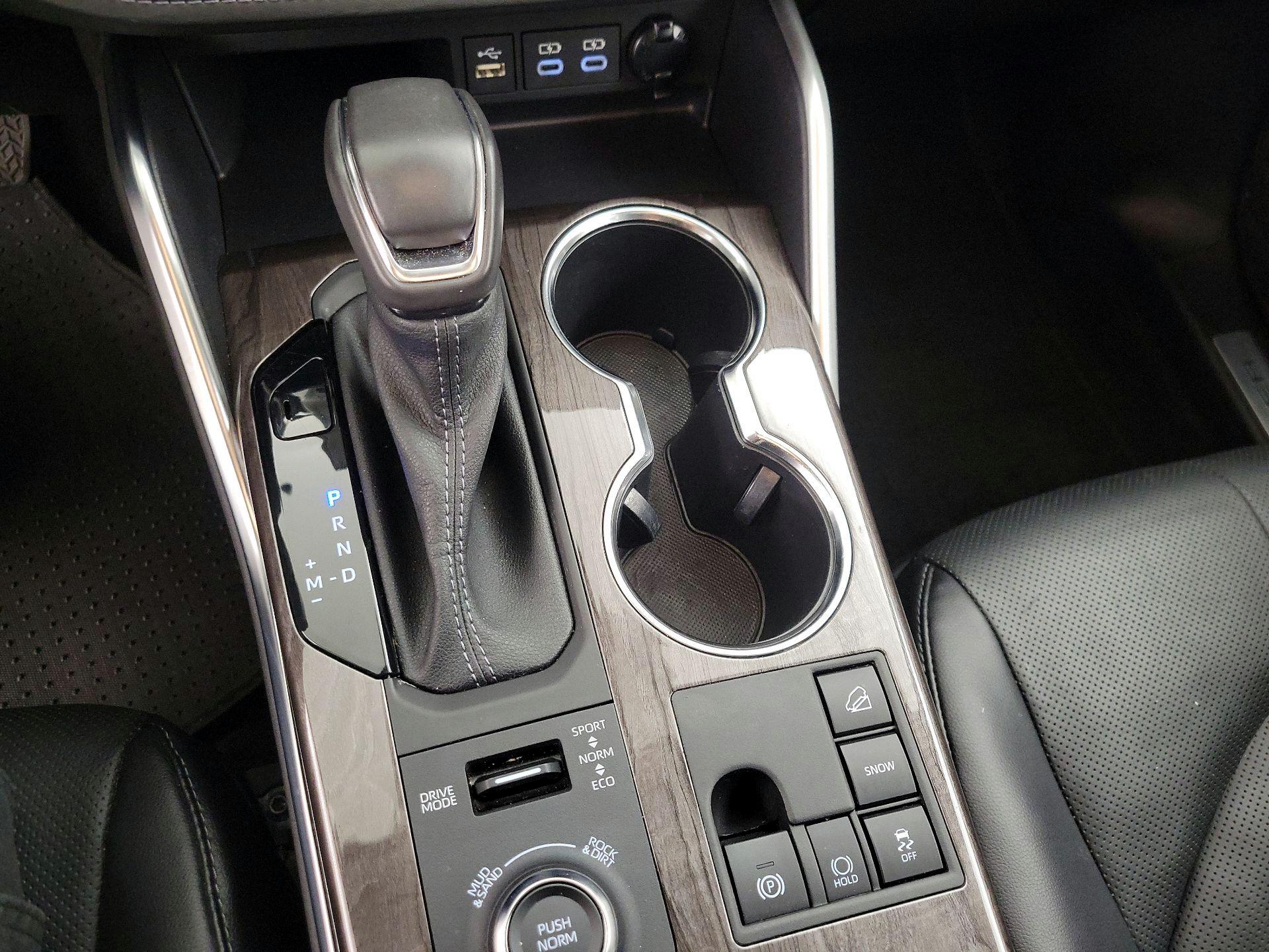 Thumbnail: 2023 Toyota Highlander - 18