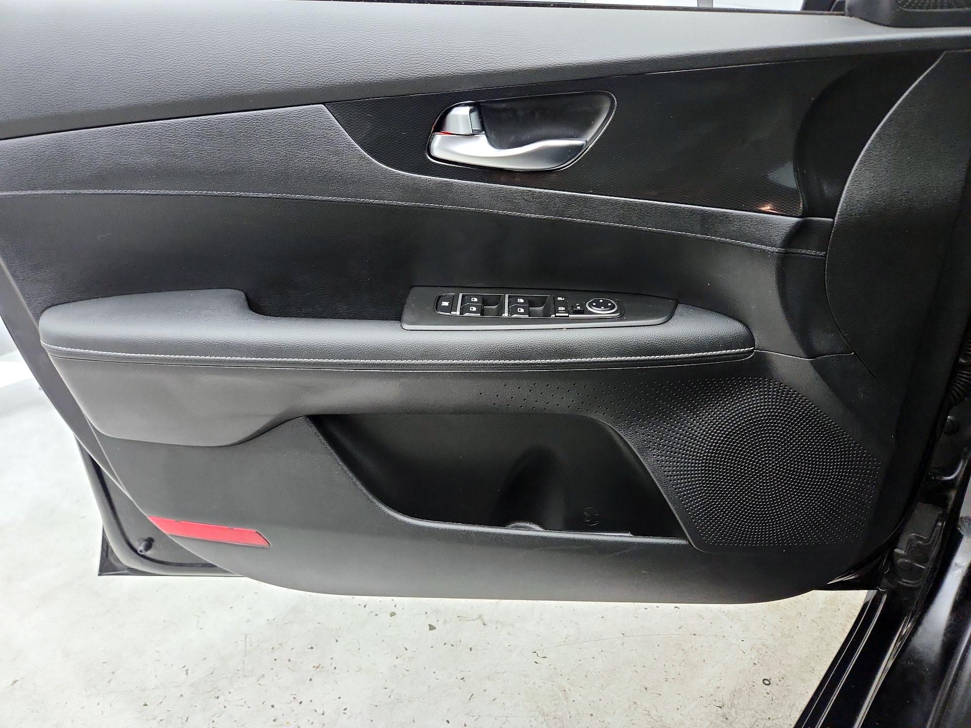 Thumbnail: 2023 Kia Forte - 12