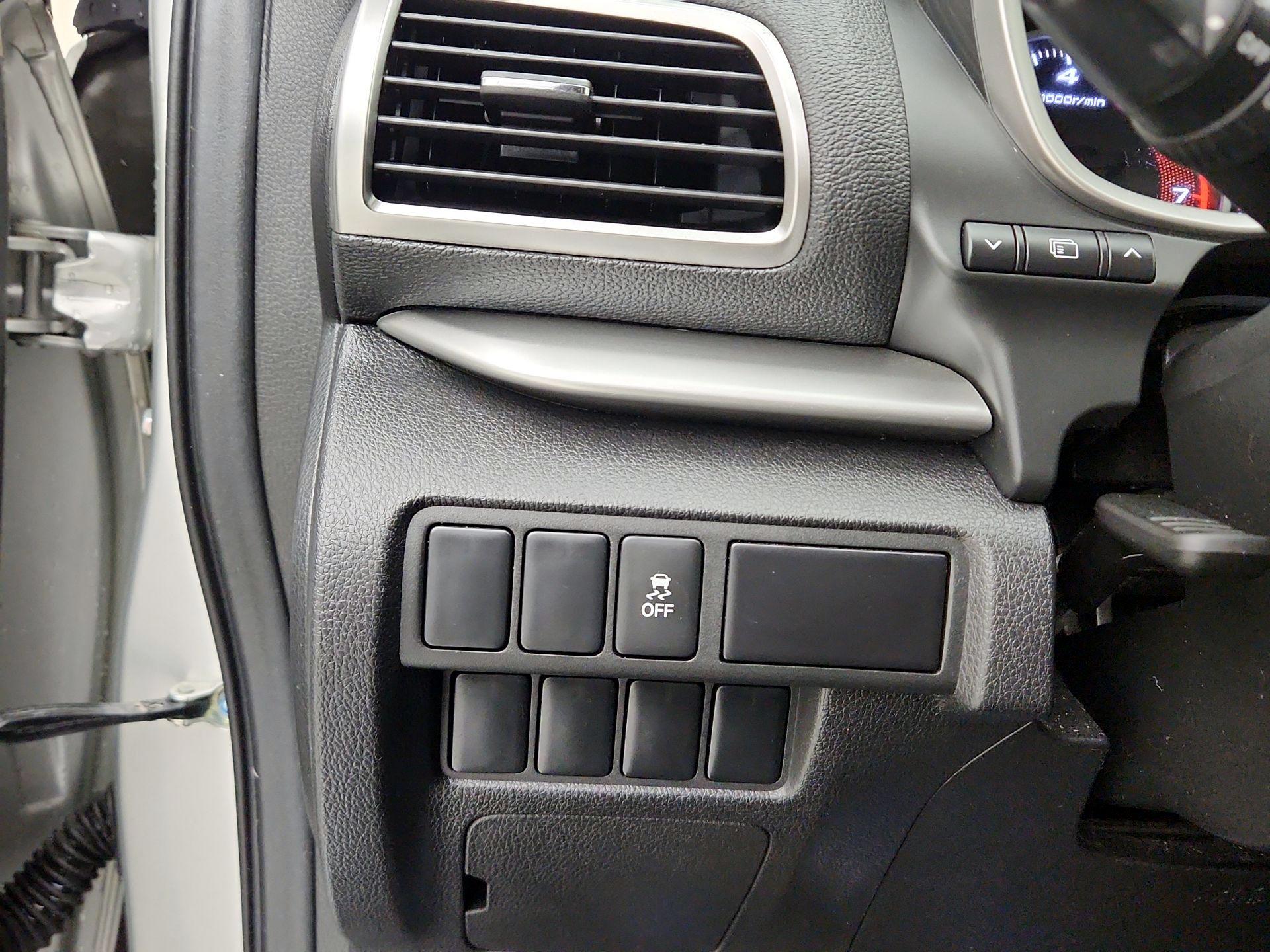 Thumbnail: 2020 Mitsubishi Eclipse Cross - 13