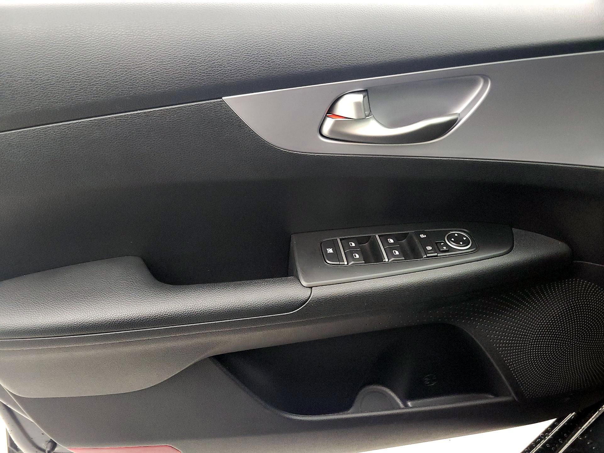 Thumbnail: 2022 Kia Forte - 12