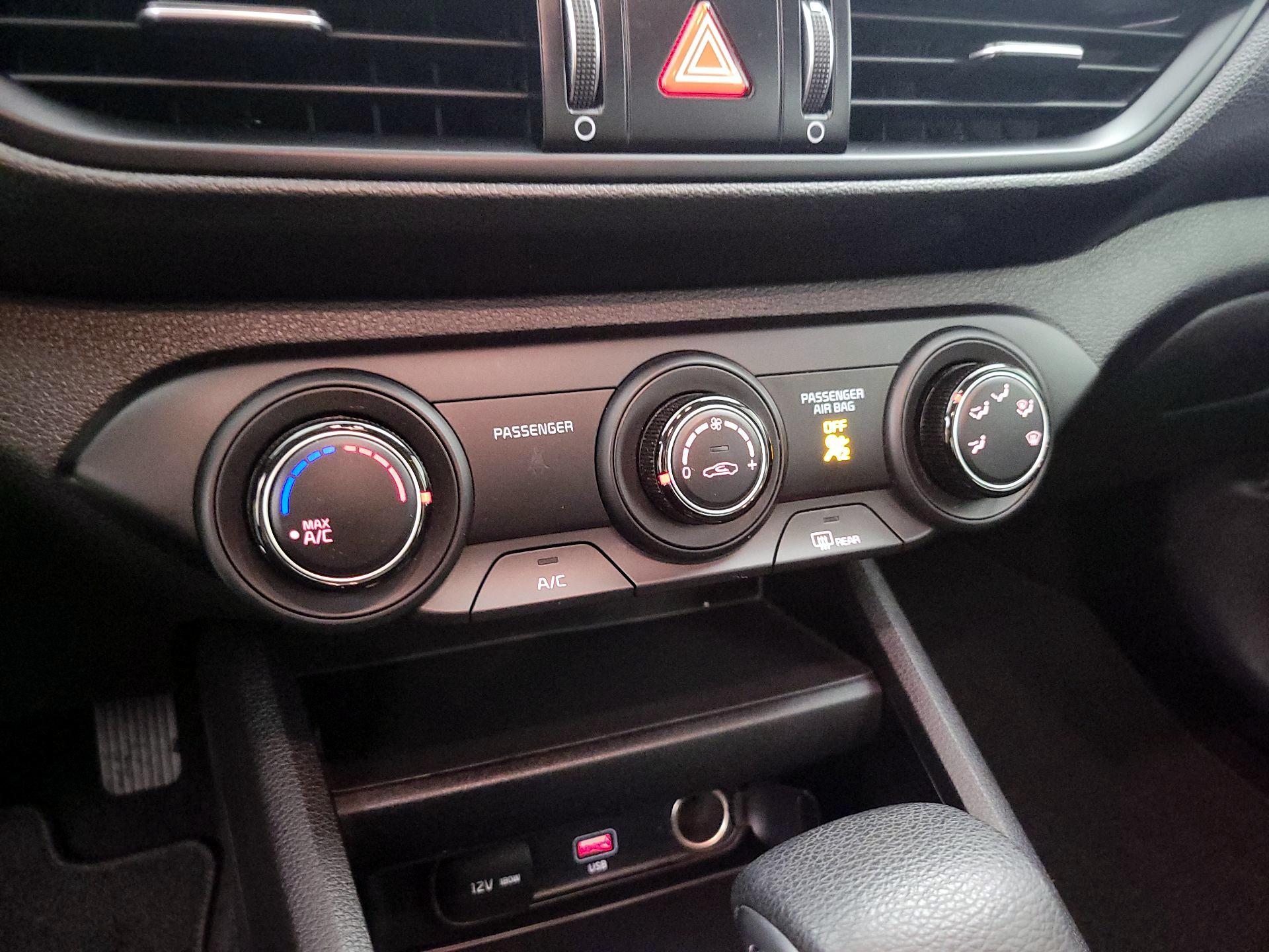 Thumbnail: 2022 Kia Forte - 16