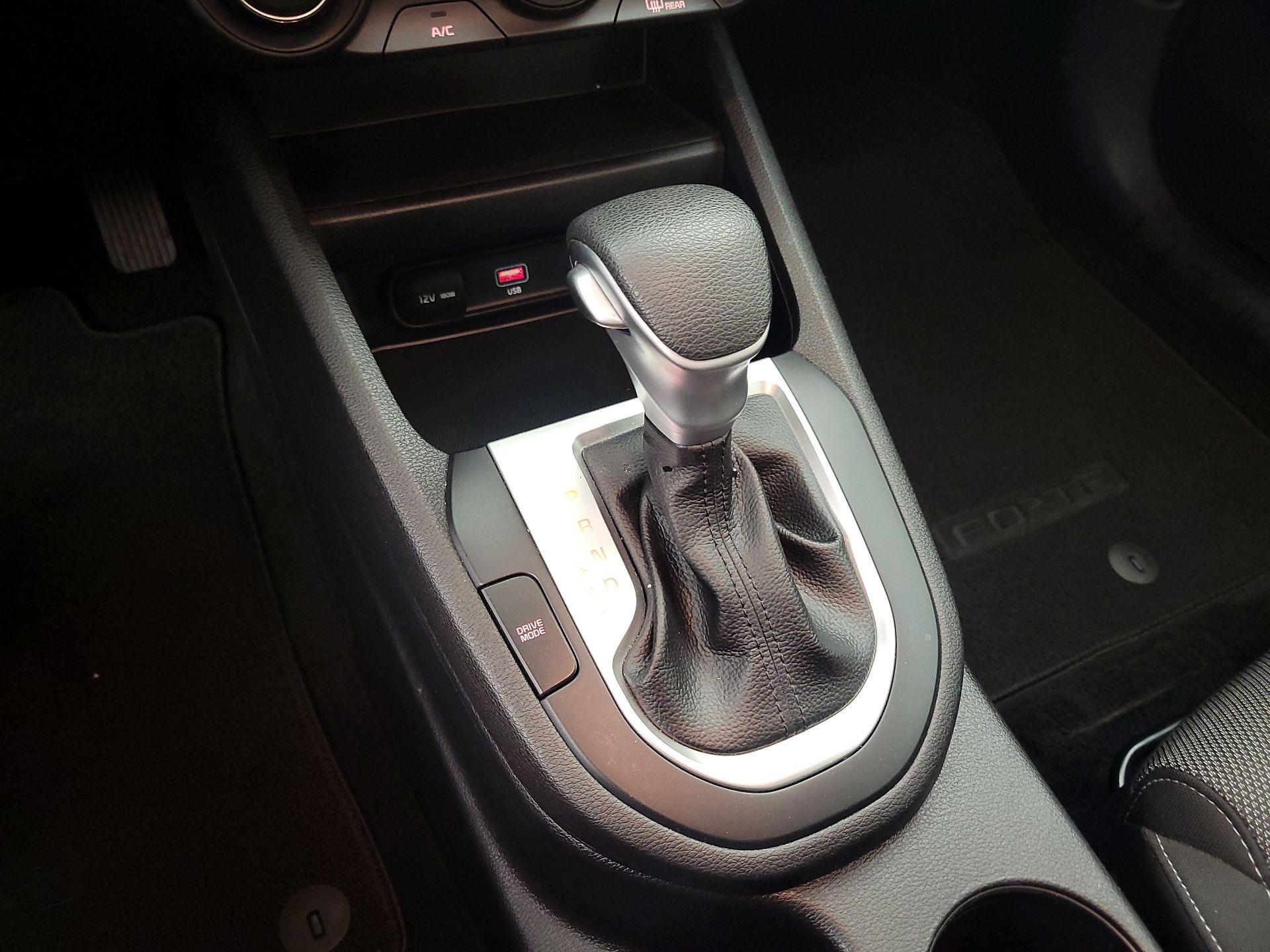 Thumbnail: 2022 Kia Forte - 17