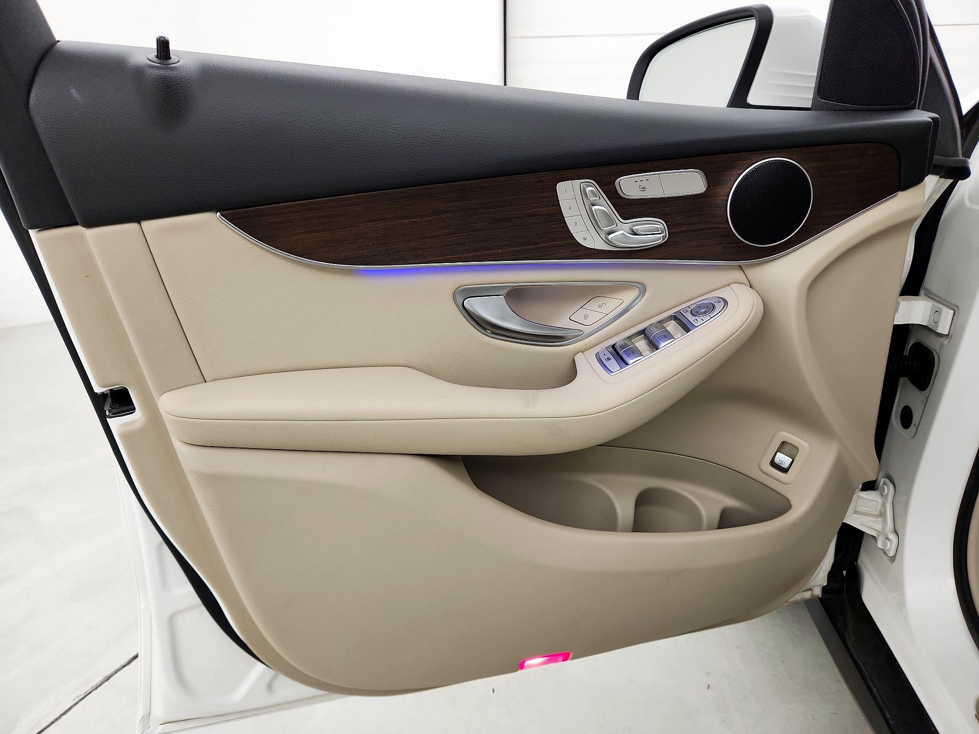 Thumbnail: 2022 Mercedes-Benz GLC - 12