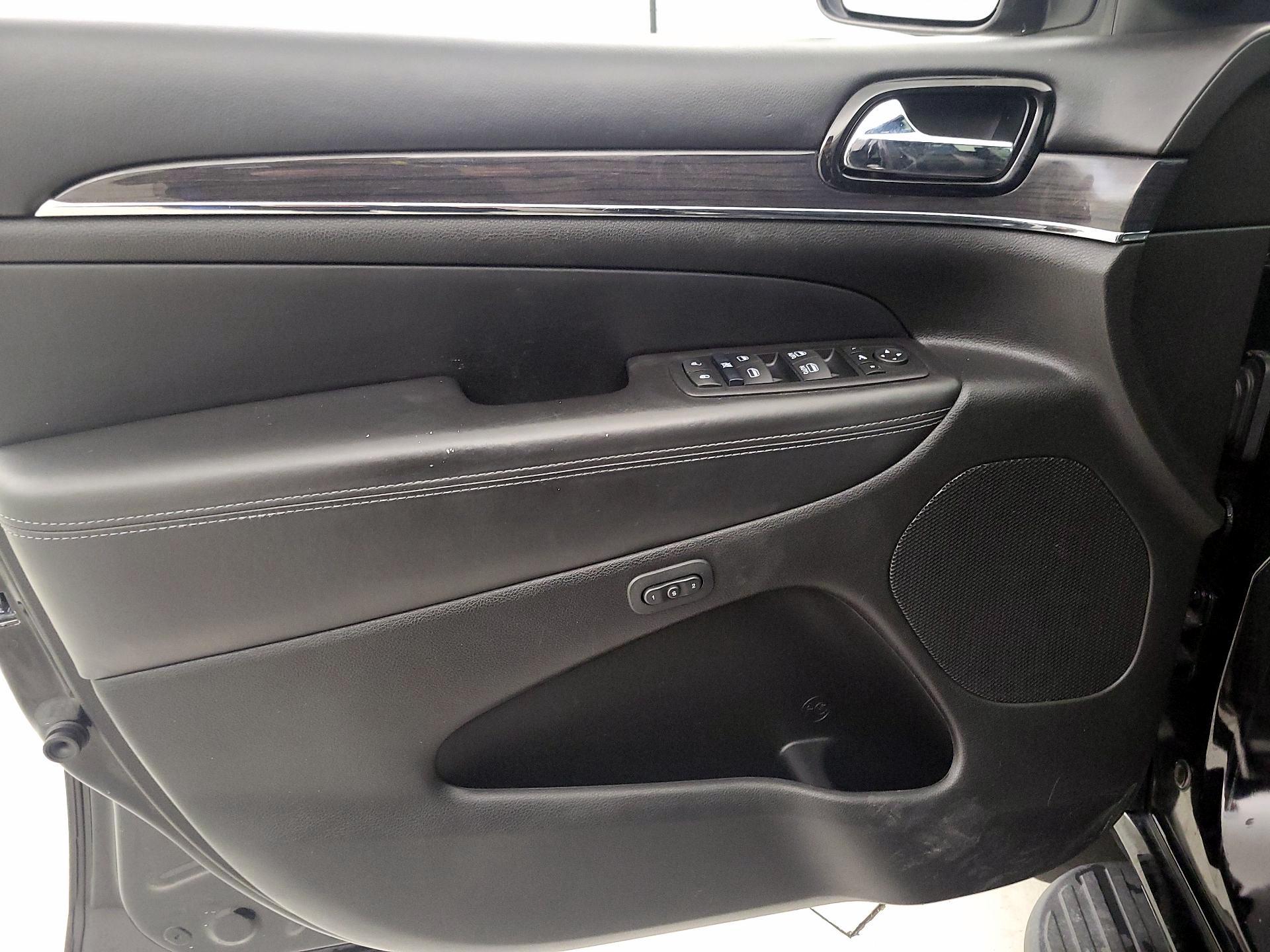 Thumbnail: 2020 Jeep Grand Cherokee - 12