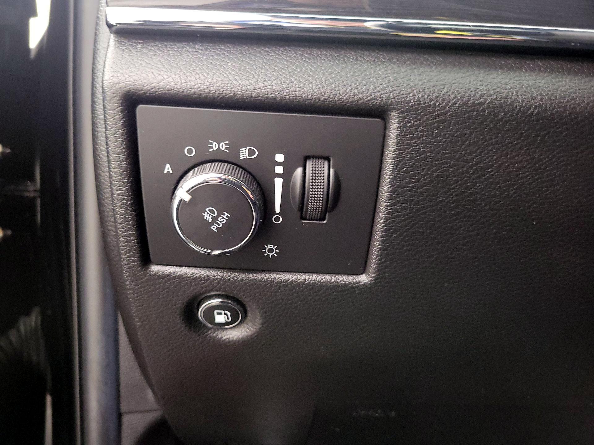 Thumbnail: 2020 Jeep Grand Cherokee - 13