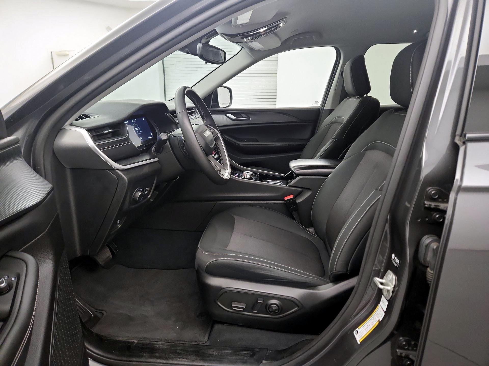 Thumbnail: 2023 Jeep Grand Cherokee - 9