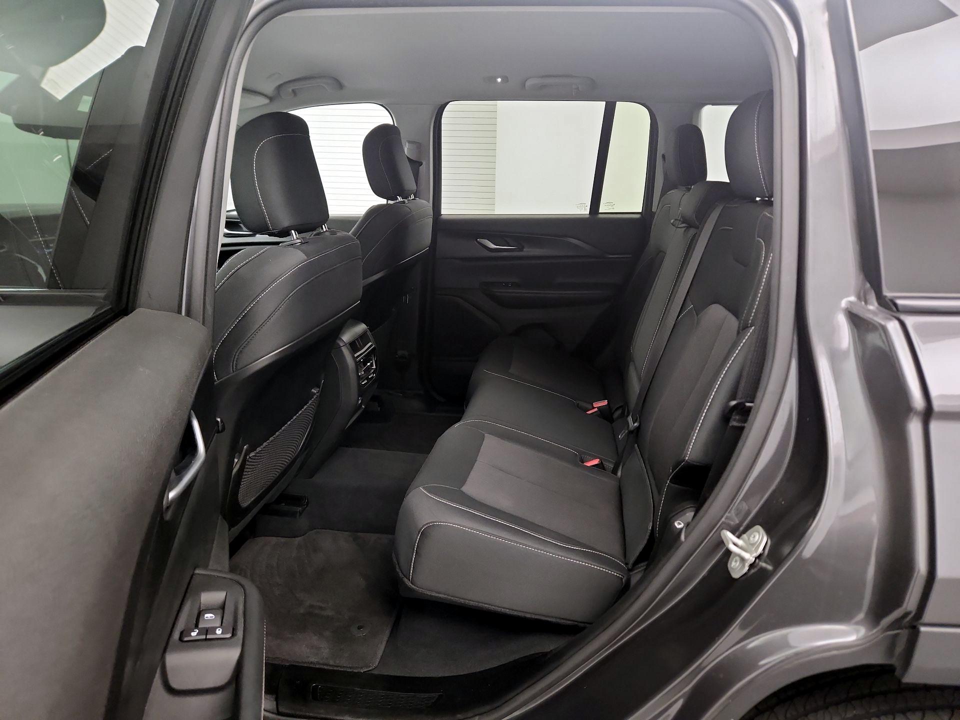 Thumbnail: 2023 Jeep Grand Cherokee - 17